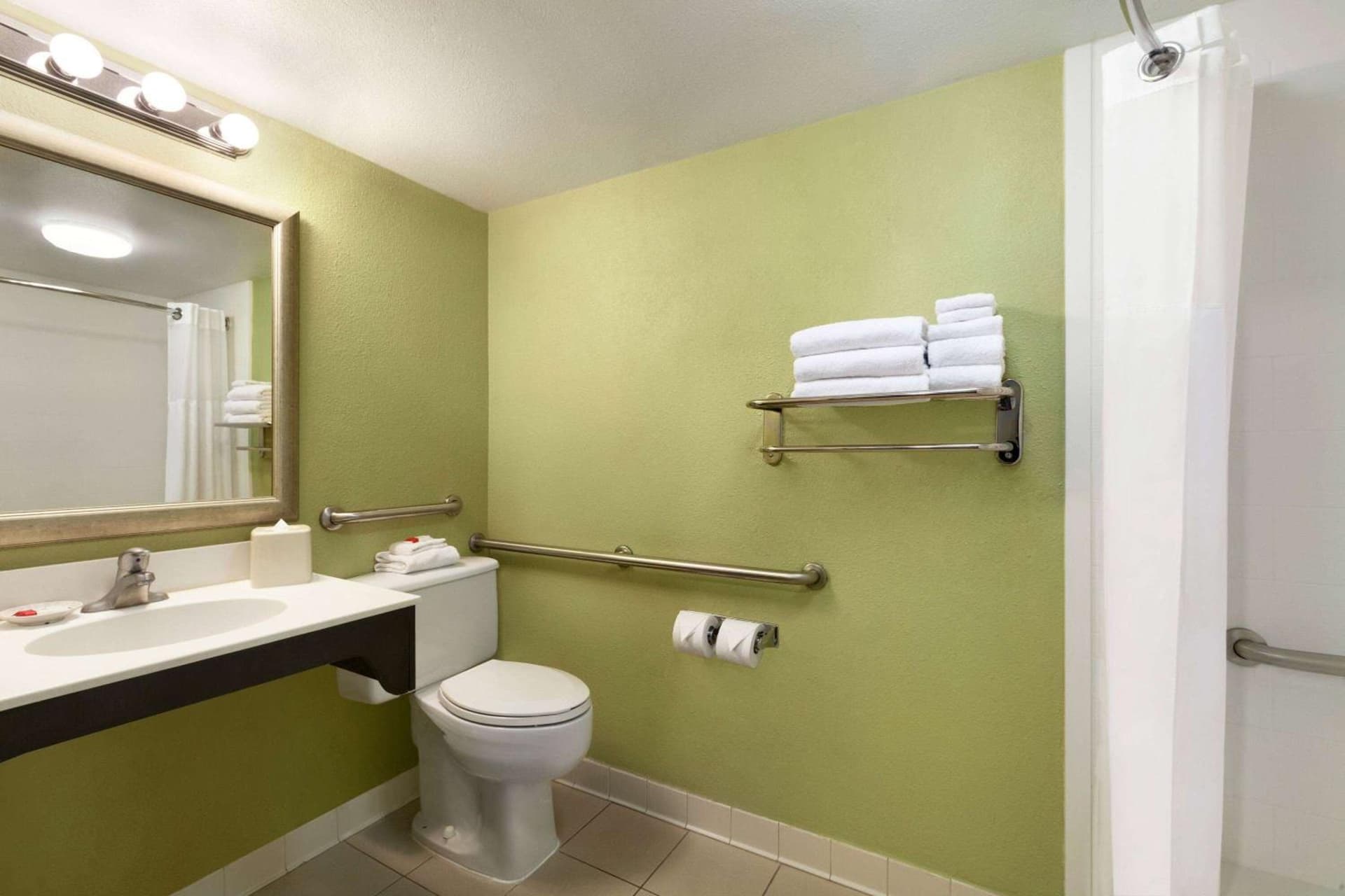 Days Inn by Wyndham Baltimore Inner Harbor gallery photo in Baltimore, MD — image 37