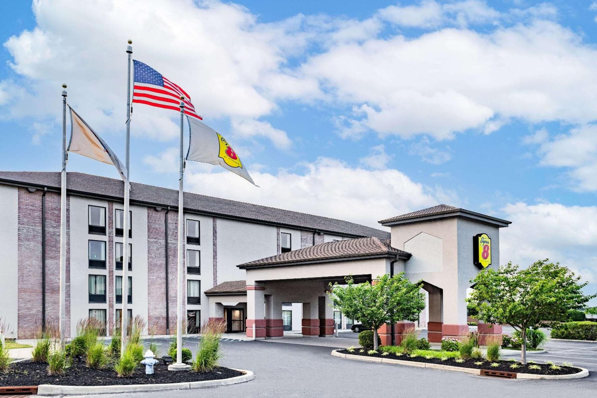 Super 8 by Wyndham Mount Laurel interior in Mount Laurel, NJ — gallery photo 2