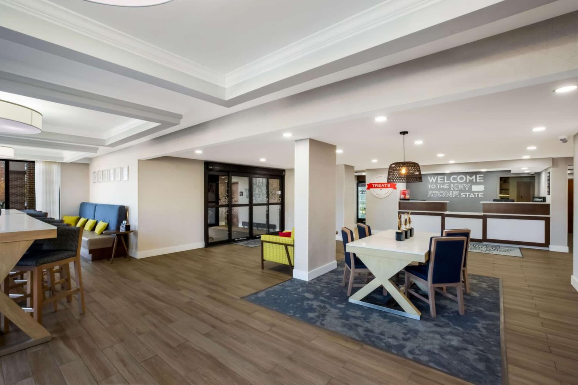 Hampton Inn Philadelphia/Willow Grove interior in Willow Grove, PA — gallery photo 2