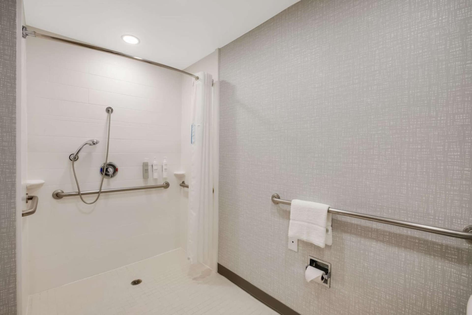 Hampton Inn Philadelphia/Willow Grove gallery photo in Willow Grove, PA — image 17