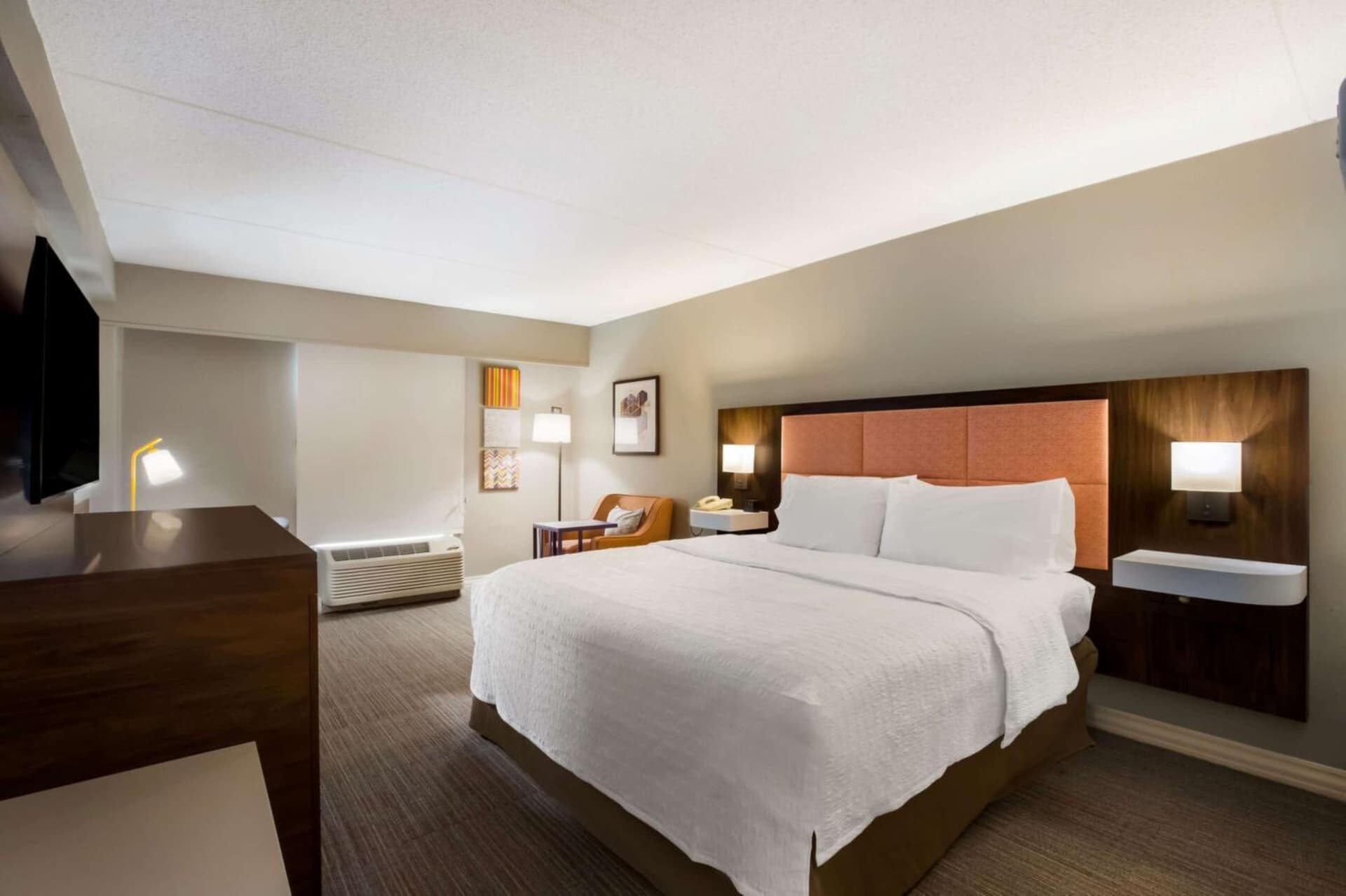 Hampton Inn Philadelphia/Willow Grove interior in Willow Grove, PA — gallery photo 2