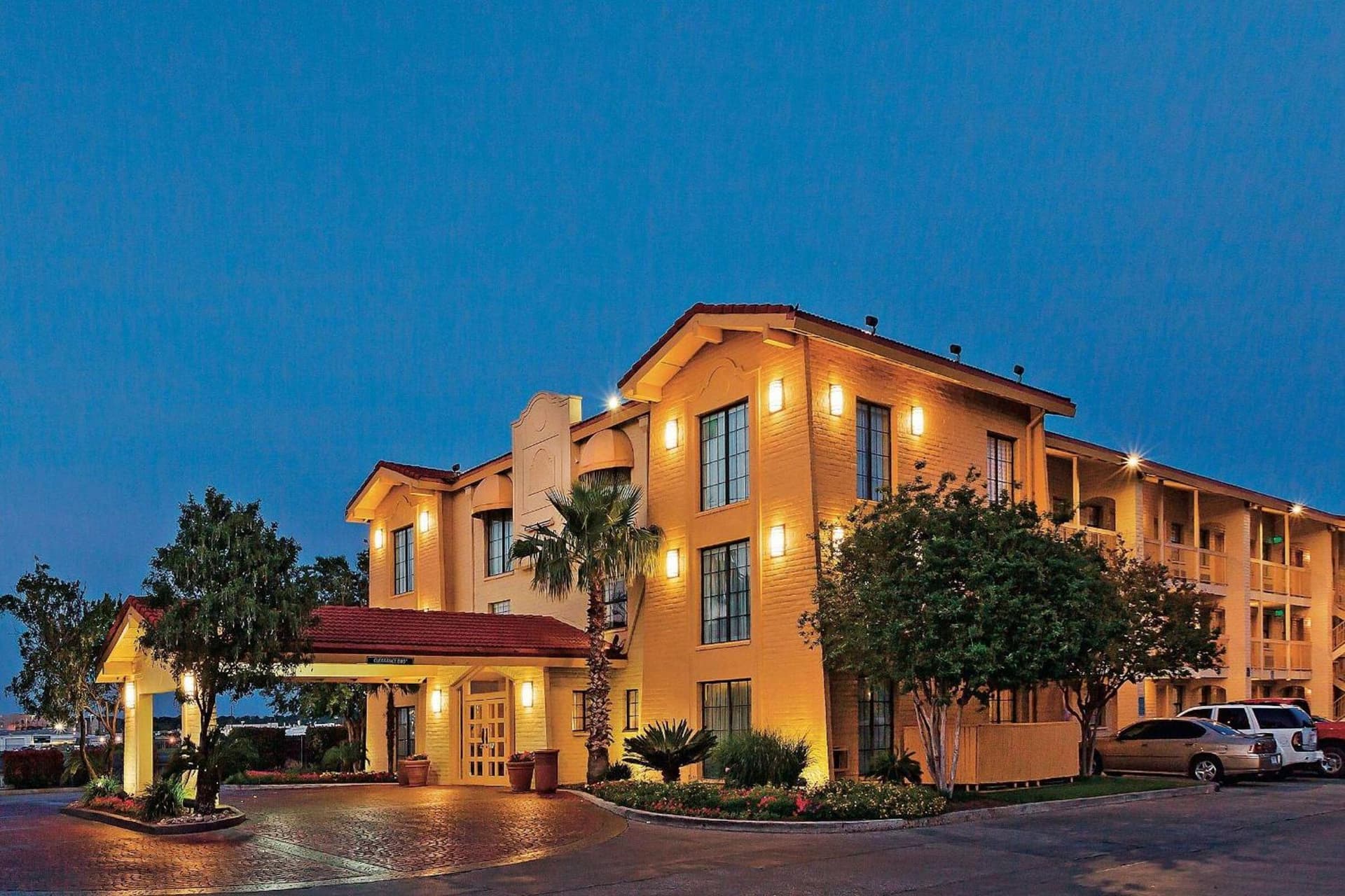 Super 8 by Wyndham San Antonio Near SeaWorld Ingram Park property views in San Antonio, TX — gallery photo 3