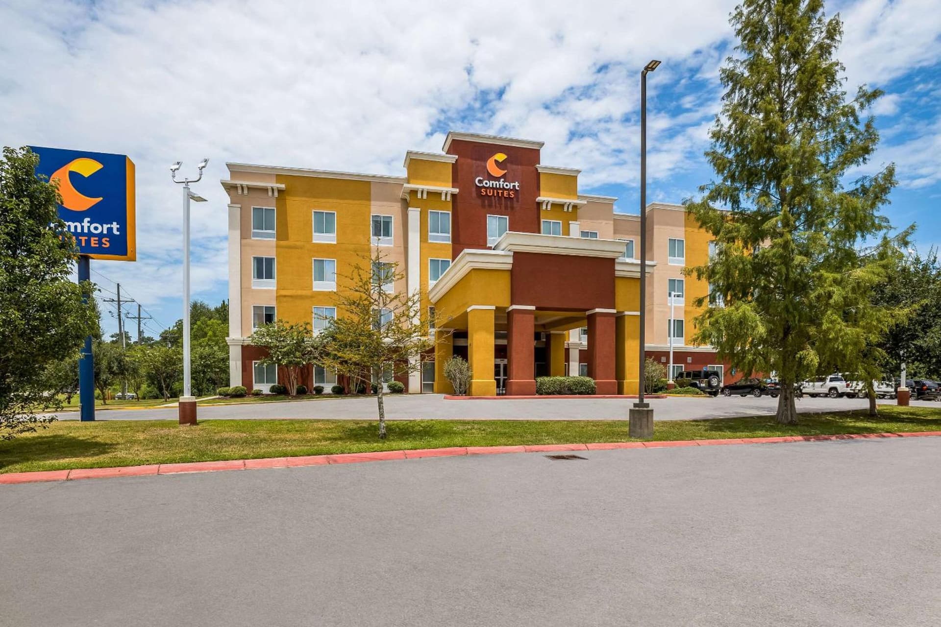 Comfort Suites Denham Springs featured exterior or lobby in Denham Springs, LA — similar hotel