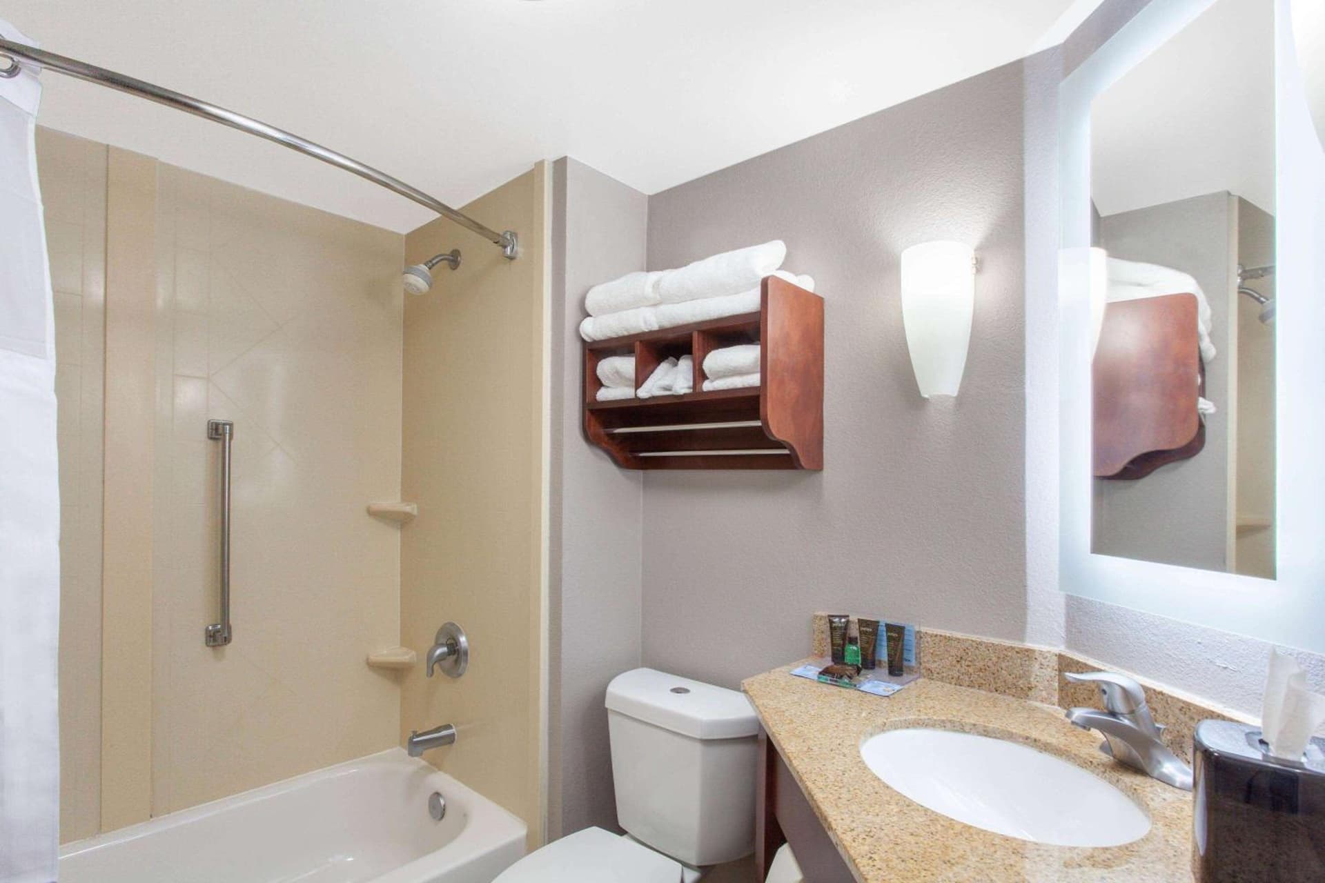 Wingate by Wyndham Charleston Coliseum gallery photo in Charleston, SC — image 15