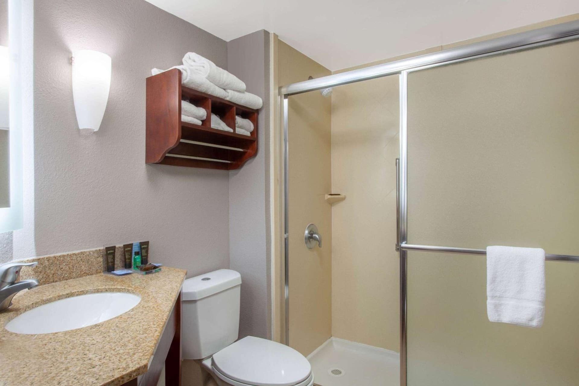 Wingate by Wyndham Charleston Coliseum gallery photo in Charleston, SC — image 21