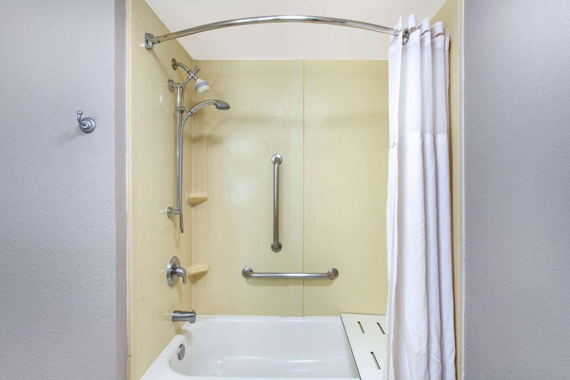 Wingate by Wyndham Charleston Coliseum gallery photo in Charleston, SC — image 33