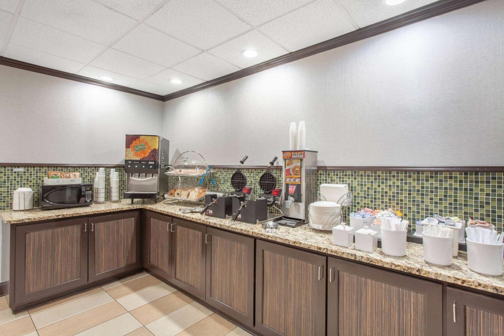 Wingate by Wyndham Charleston Coliseum gallery photo in Charleston, SC — image 20