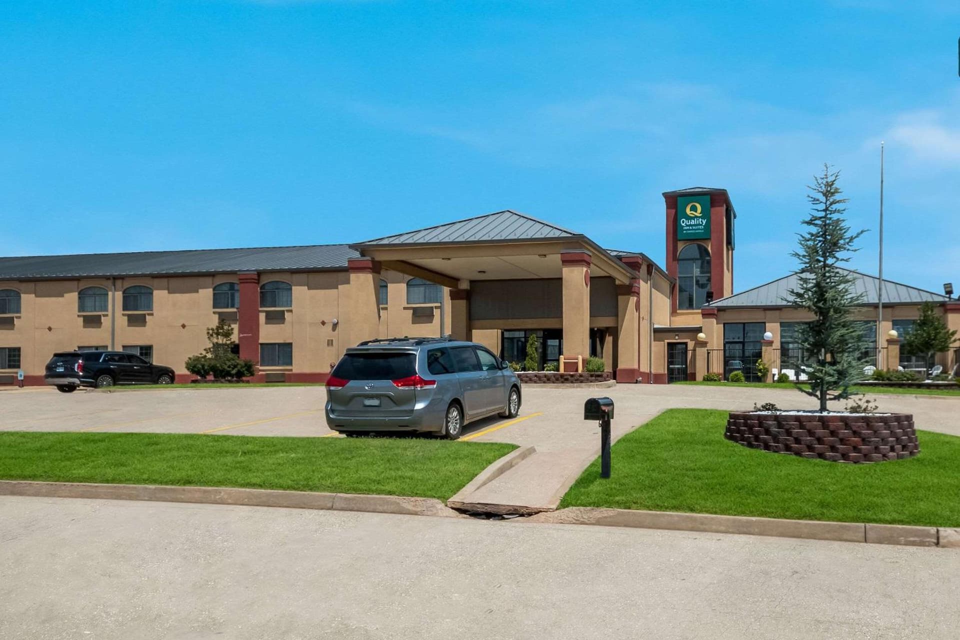 Quality Inn & Suites Oklahoma City North property views in Edmond, OK — gallery photo 3