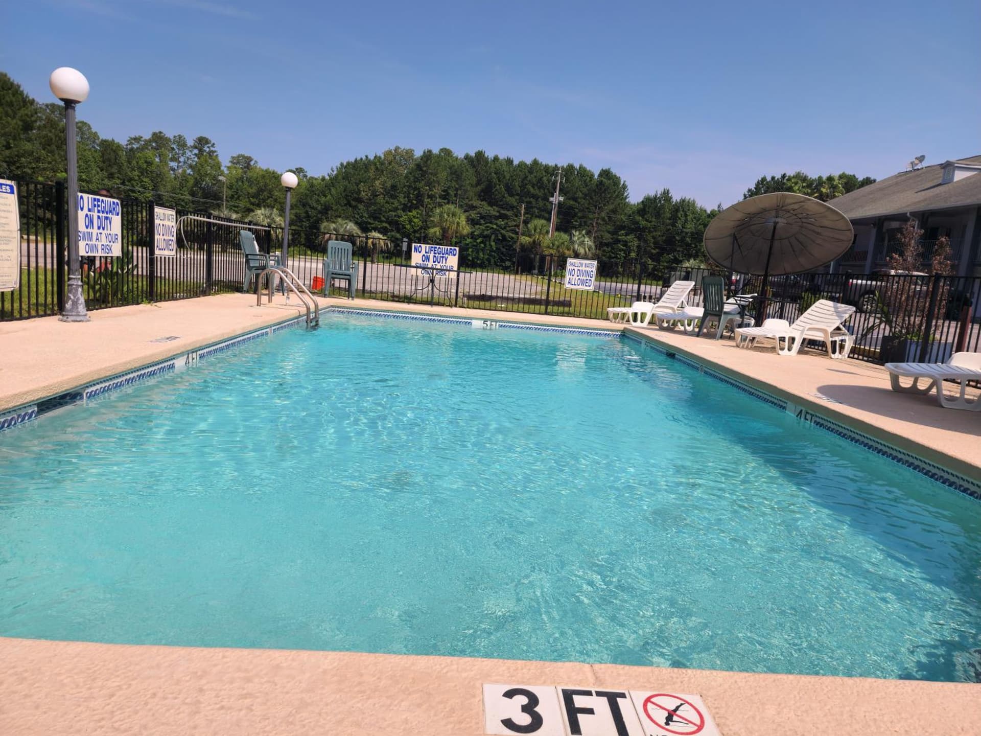 Days Inn by Wyndham Hardeeville Near Hilton Head property views in Hardeeville, SC — gallery photo 3