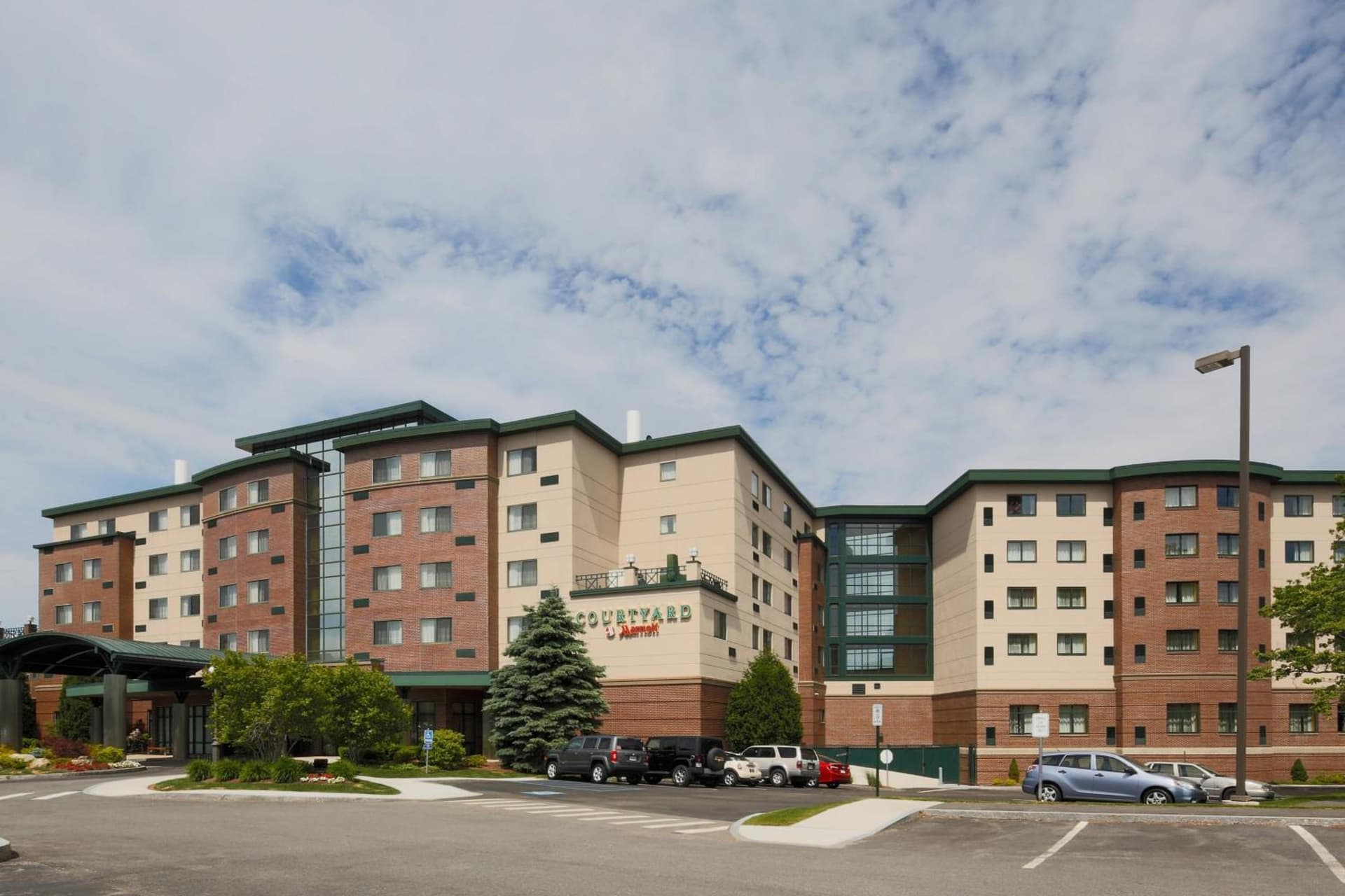 Courtyard by Marriott Boston Waltham interior in Waltham, MA — gallery photo 2