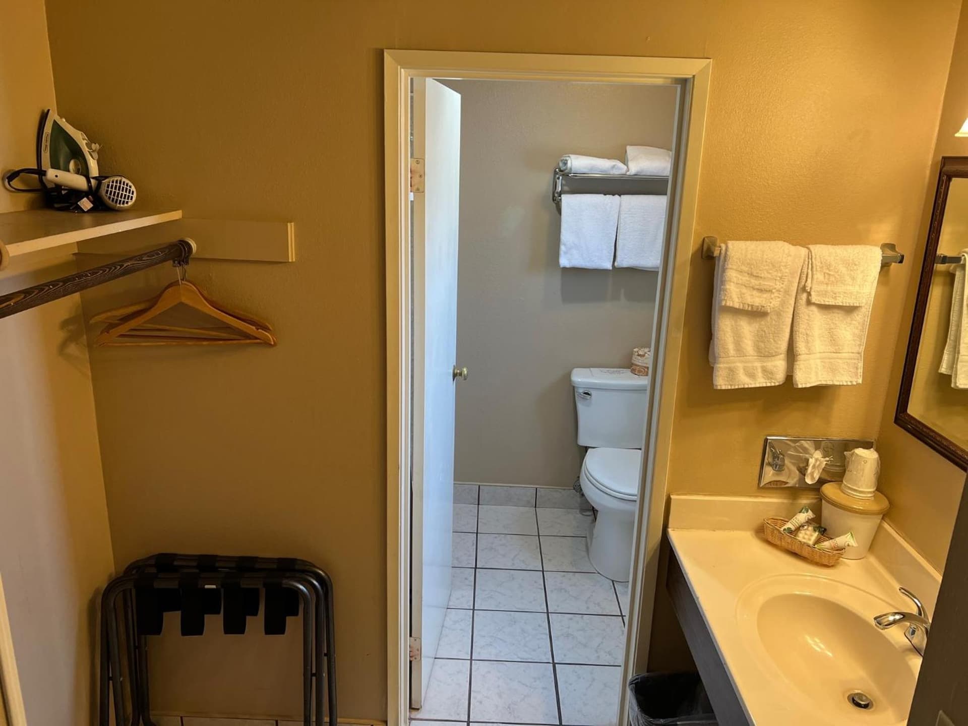 Lamp Liter Inn Visalia, an Ascend Collection Hotel property views in Visalia, CA — gallery photo 3