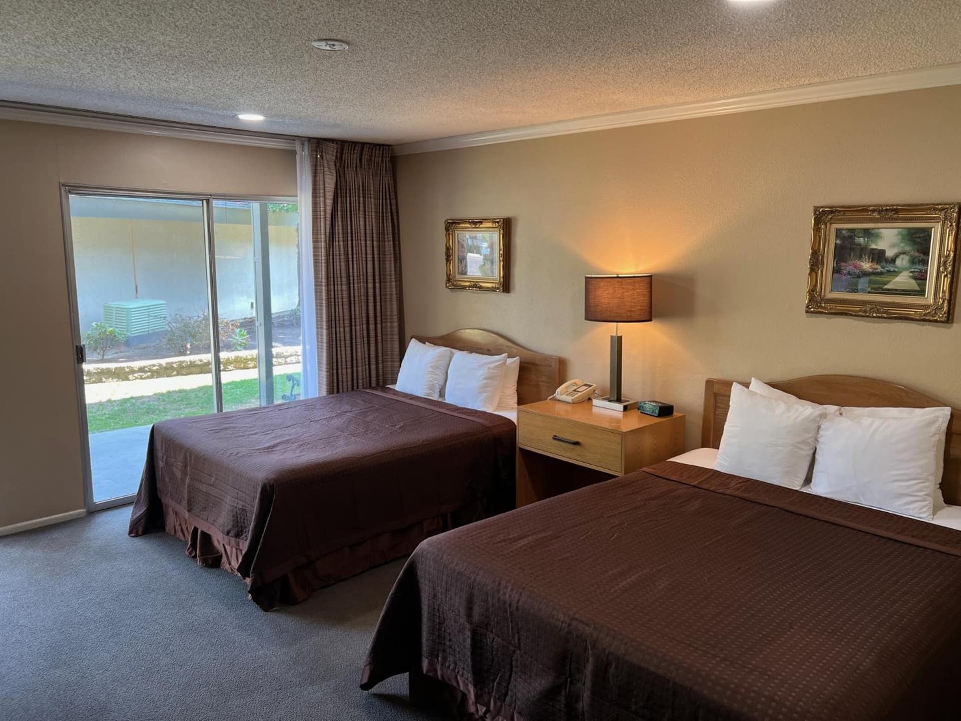 Lamp Liter Inn Visalia, an Ascend Collection Hotel gallery photo in Visalia, CA — image 8