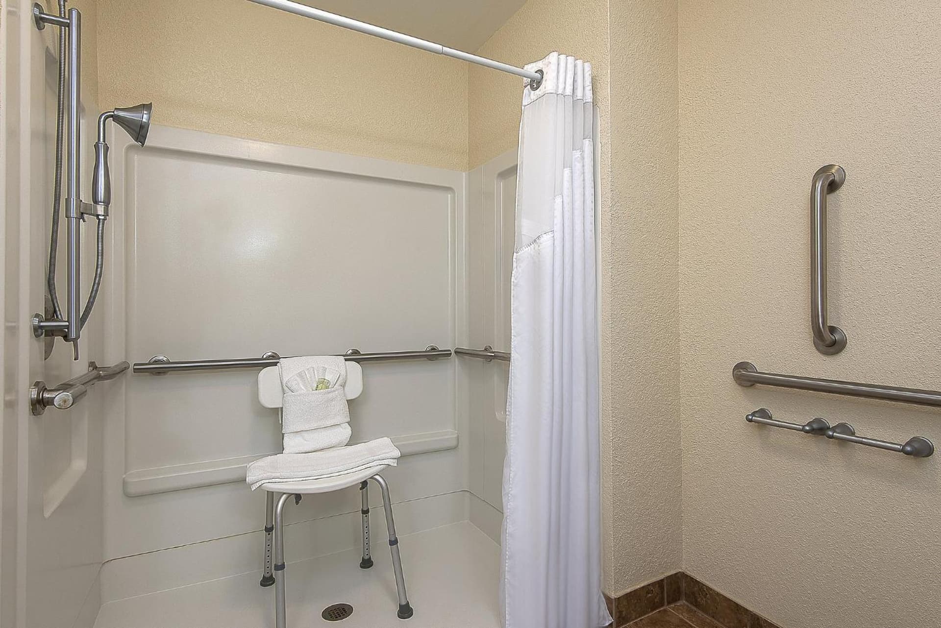 Holiday Inn Express and Suites Lafayette East by IHG gallery photo in Lafayette, IN — image 21