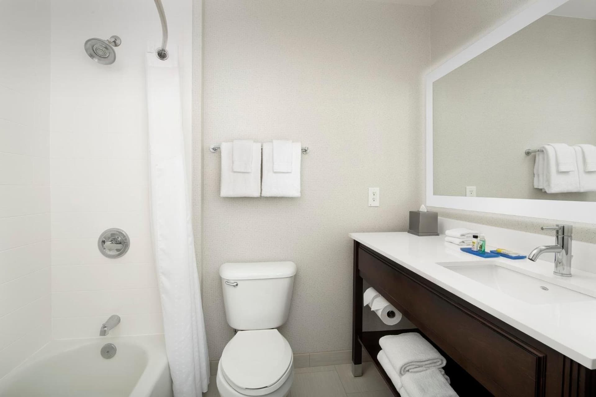 Holiday Inn Express Hotel & Suites Puyallup (Tacoma Area) by IHG gallery photo in Puyallup, WA — image 5