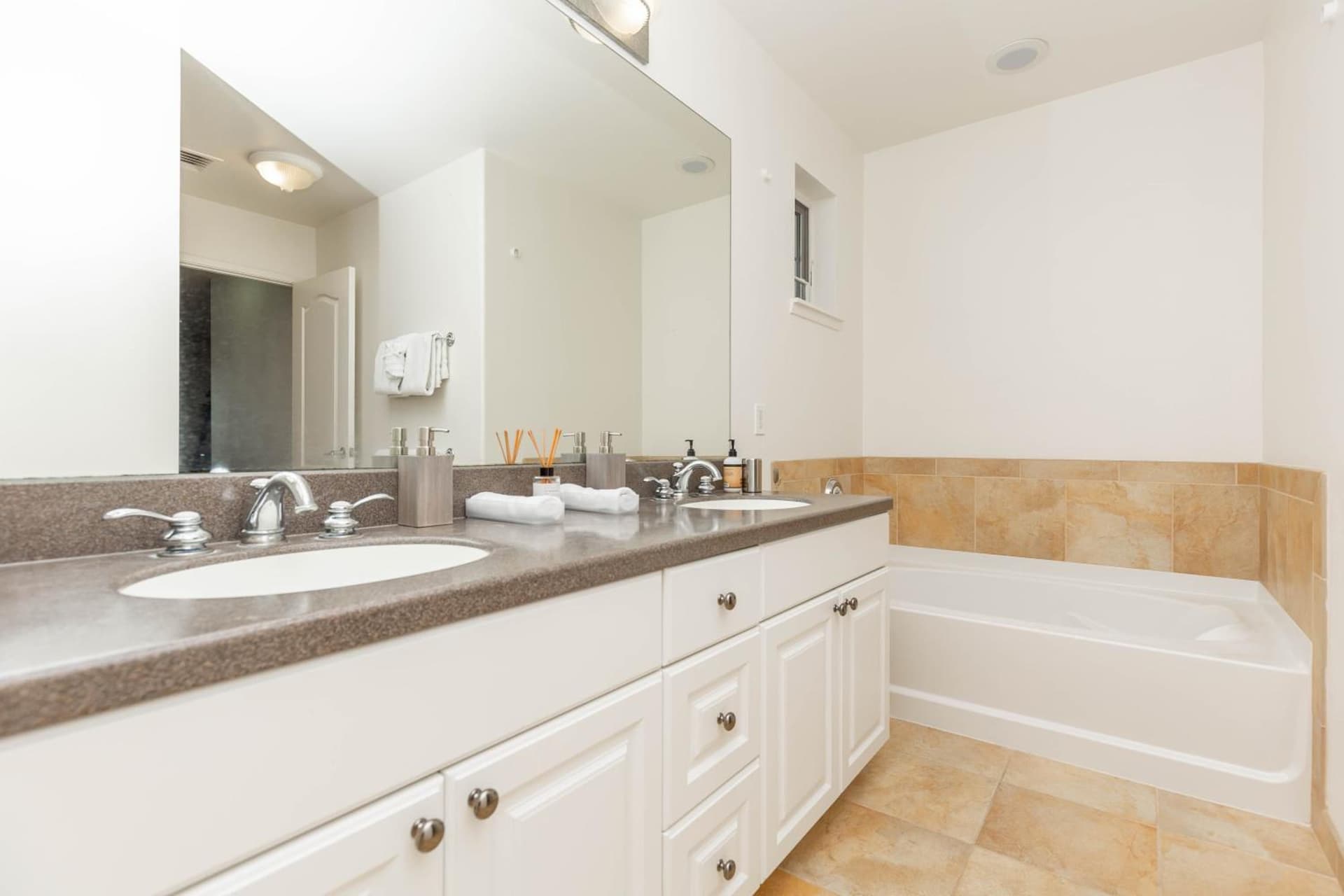 Ko Olina Kai New Villa Ohana property views in Kapolei, HI — gallery photo 3