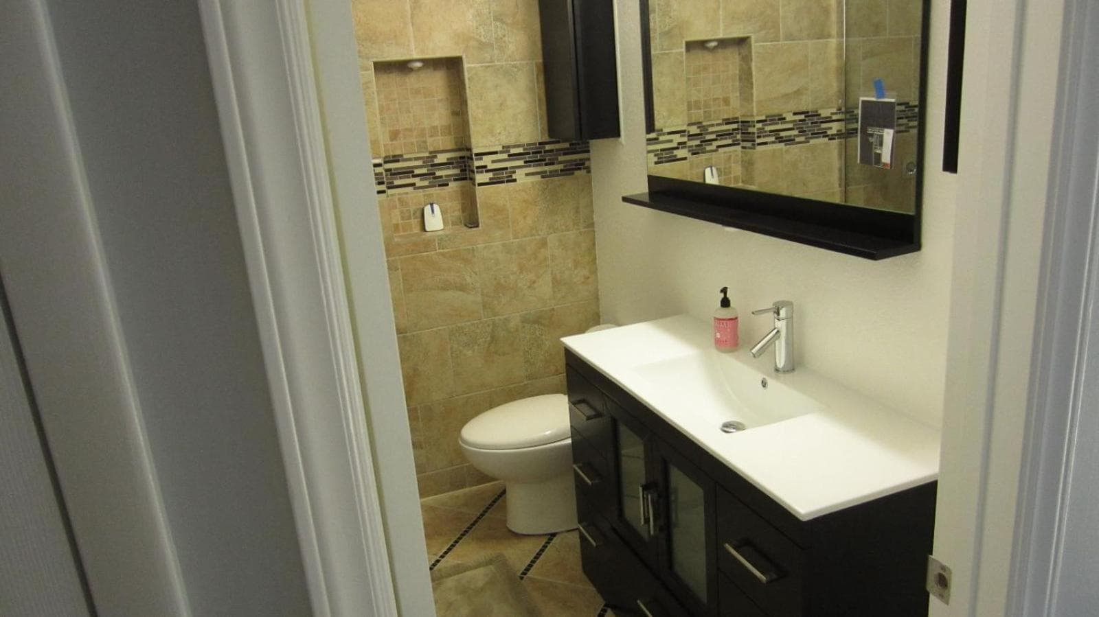 Modern/Retro Condo gallery photo in High Point, NC — image 13