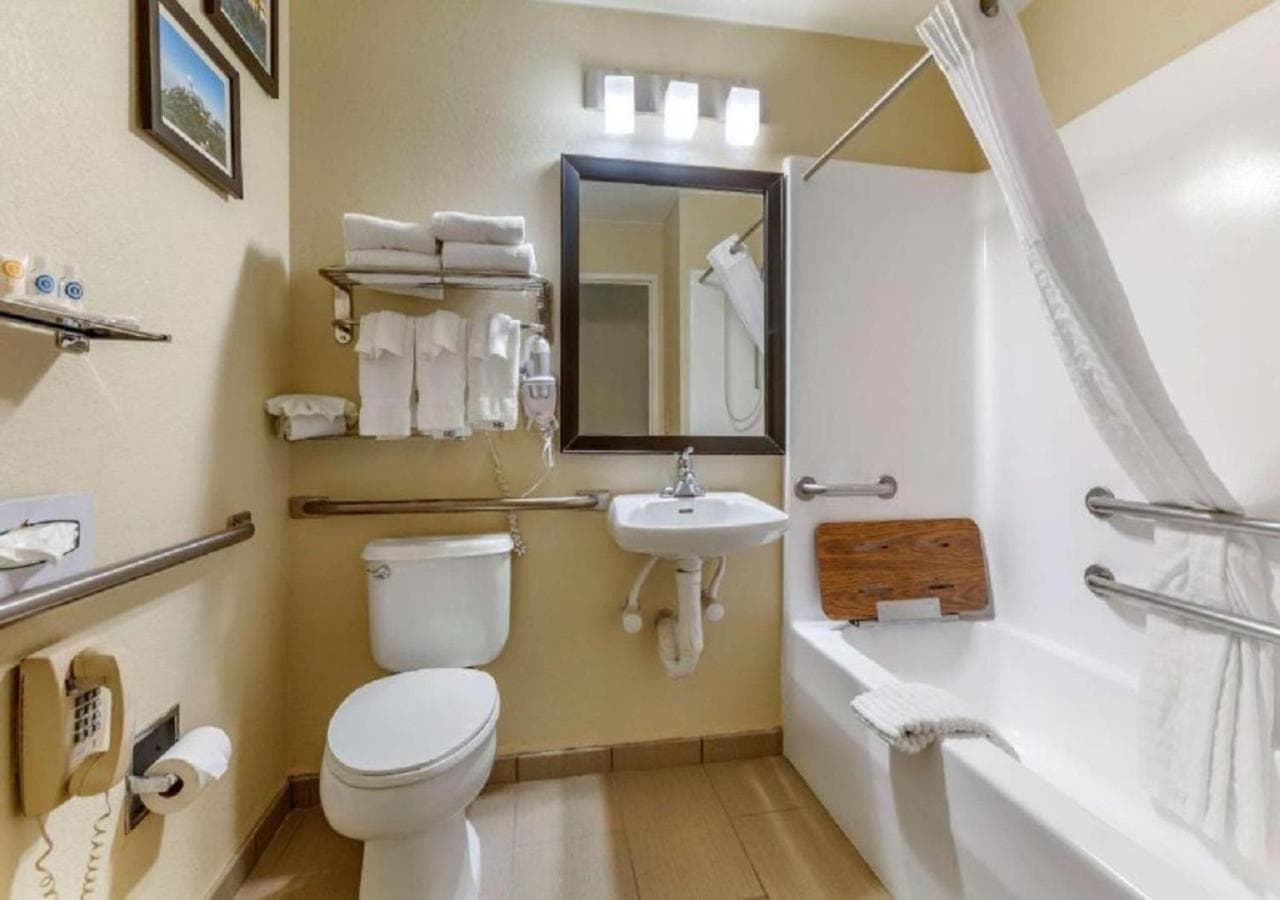 Comfort Inn & Suites North Tucson Marana interior in Tucson, AZ — gallery photo 2