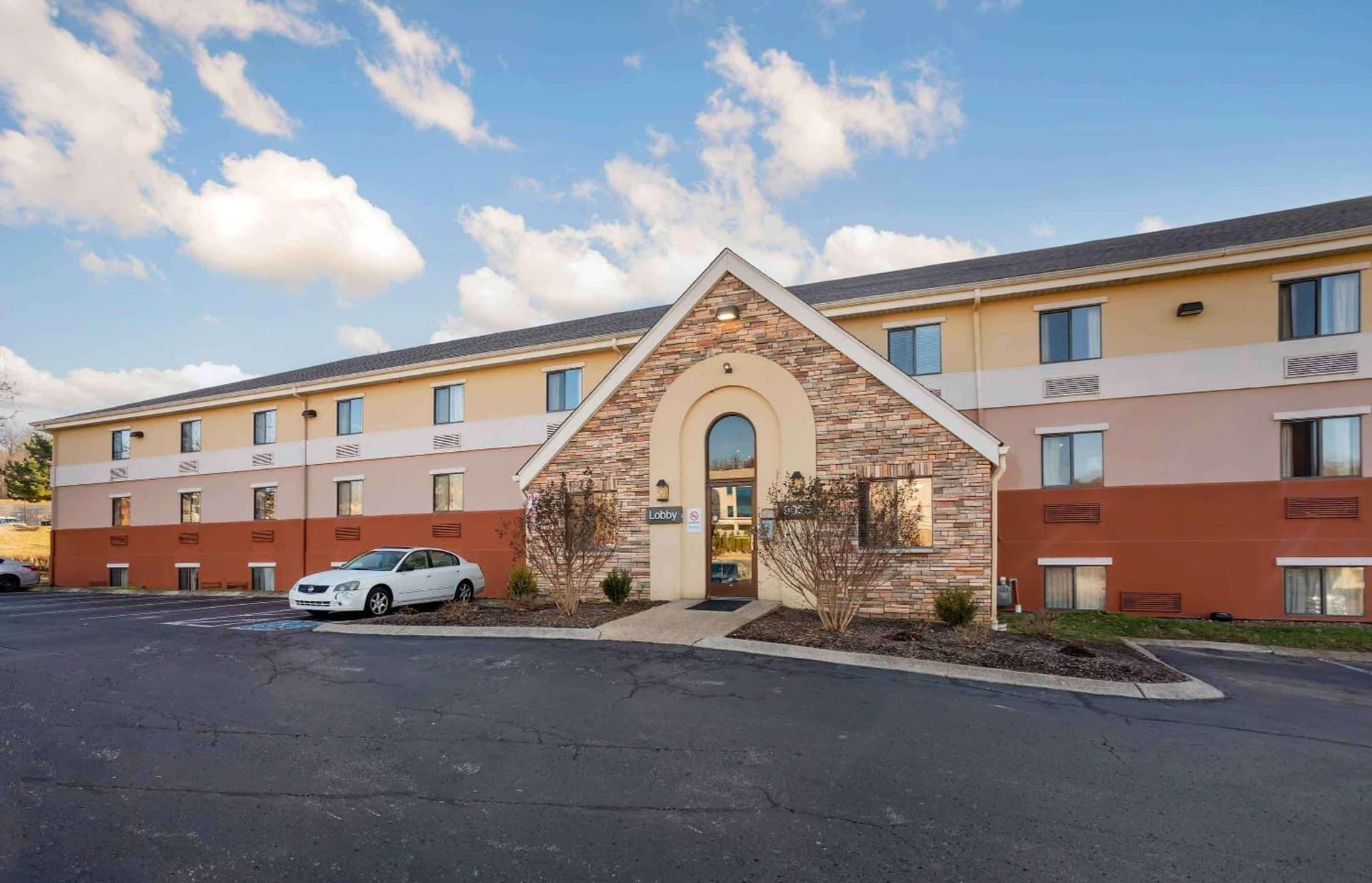 Suburban Studios Brentwood - Nashville featured exterior or lobby in Brentwood, TN — similar hotel