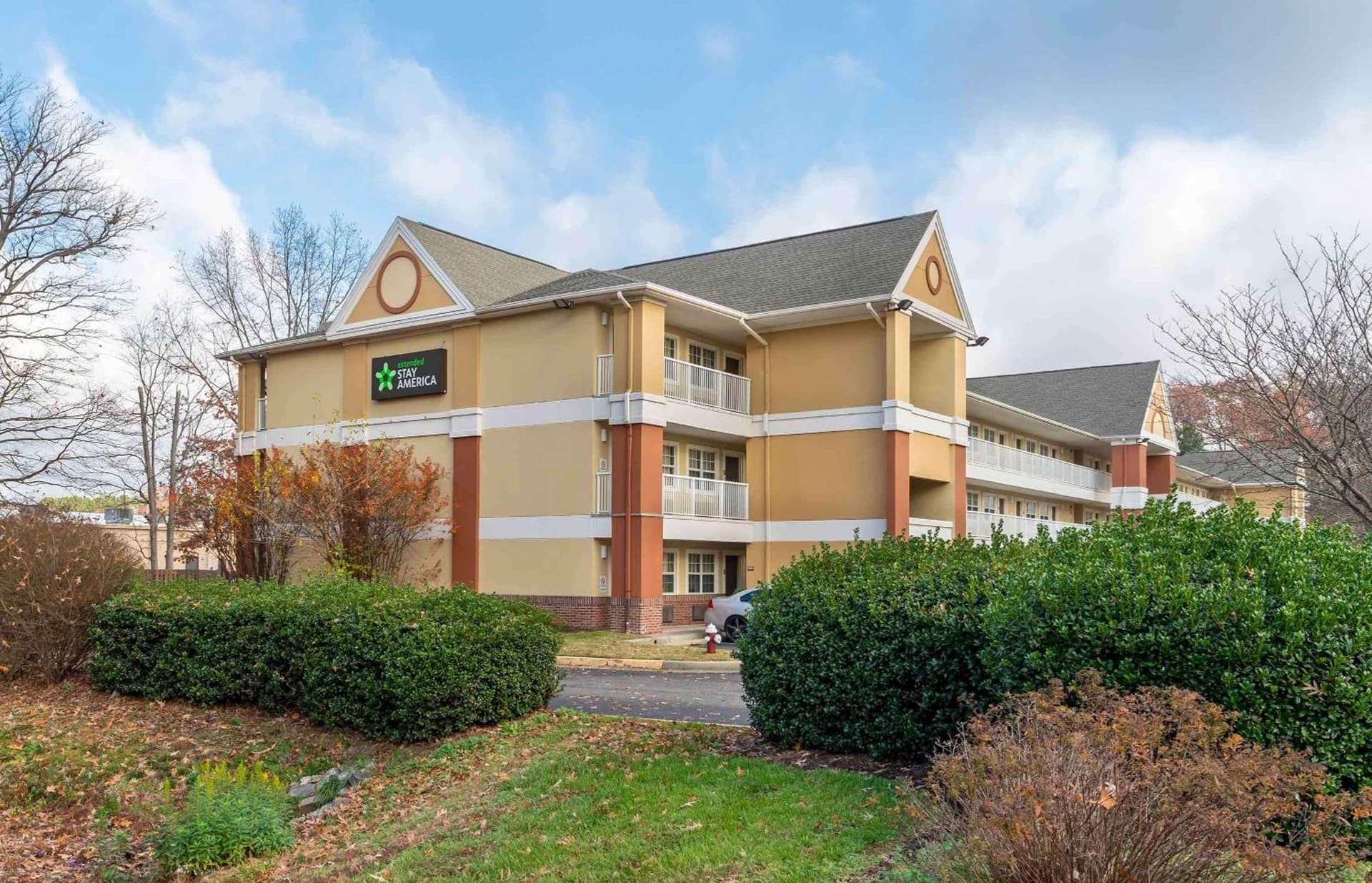 Extended Stay America Select Suites - Newport News - Oyster Point featured exterior or lobby in Newport News, VA — similar hotel
