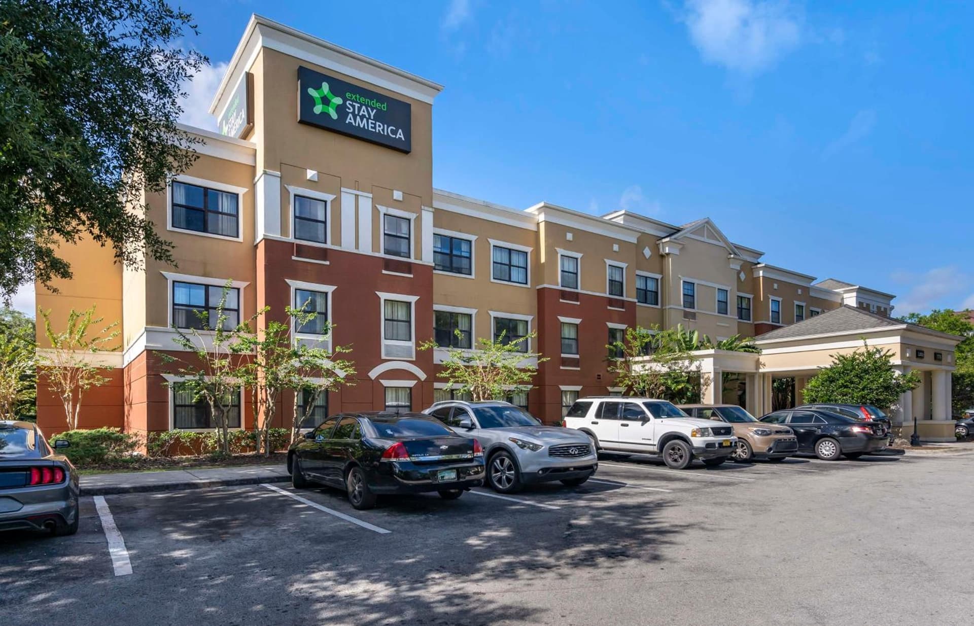 Extended Stay America Suites - Orlando - Maitland - 1776 Pembrook Dr featured exterior or lobby in Orlando, FL — similar hotel