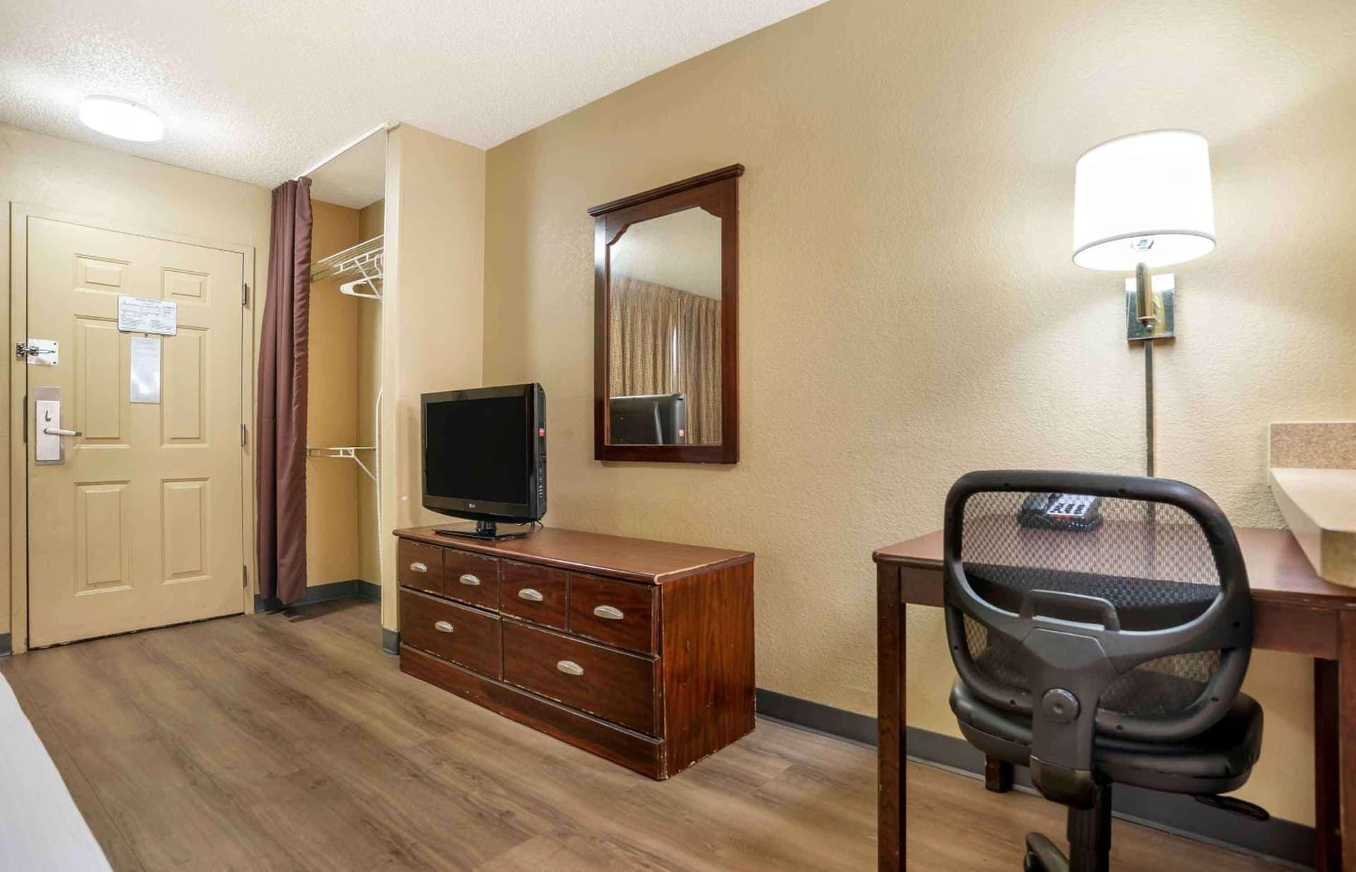 Extended Stay America Select Suites - Jackson - North gallery photo in Jackson, MS — image 16