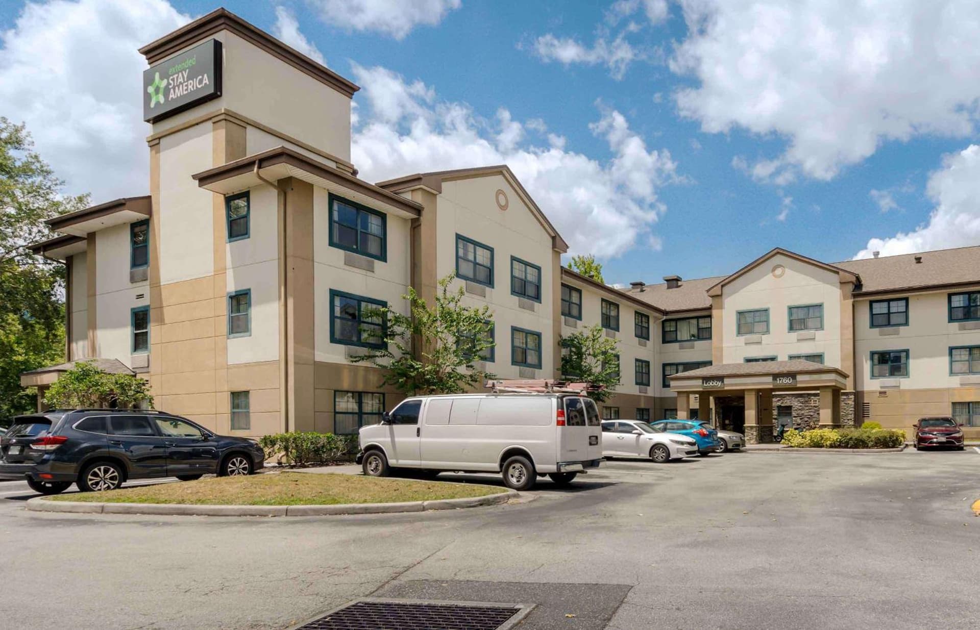 Extended Stay America Select Suites - Orlando - Maitland - 1760 Pembrook Dr featured exterior or lobby in Orlando, FL — similar hotel