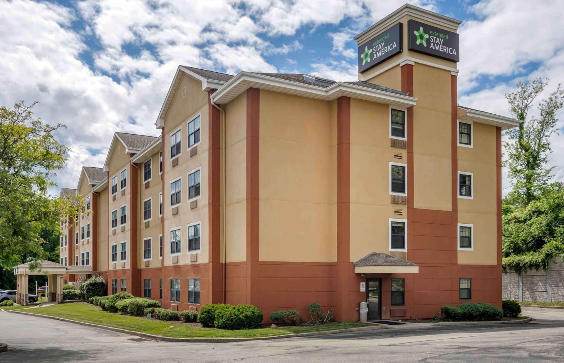 Extended Stay America Suites - Pittsburgh - West Mifflin featured exterior or lobby in Willock, PA — similar hotel