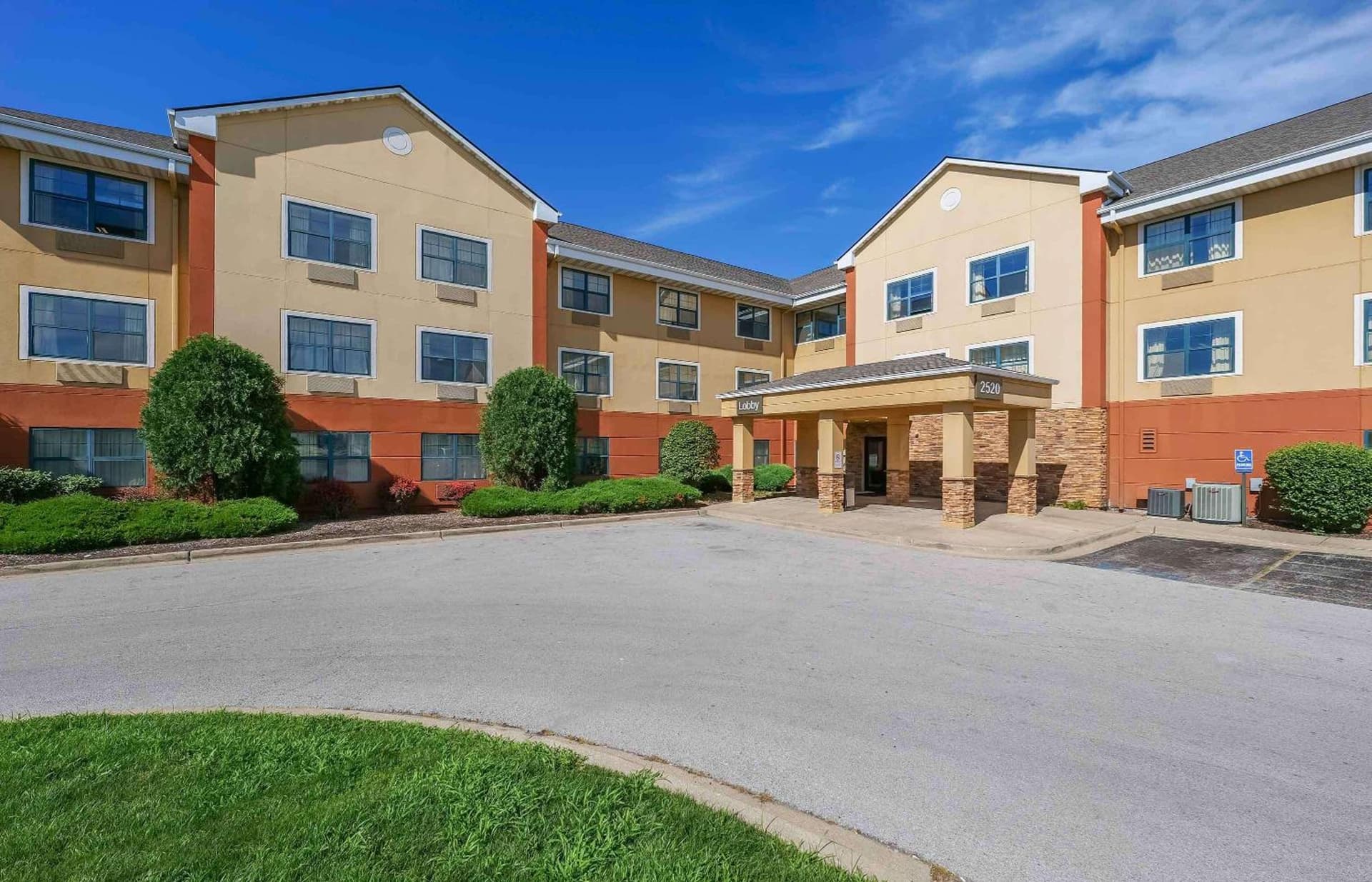 Sonesta Simply Suites Lansing property views in Lansing, IL — gallery photo 3