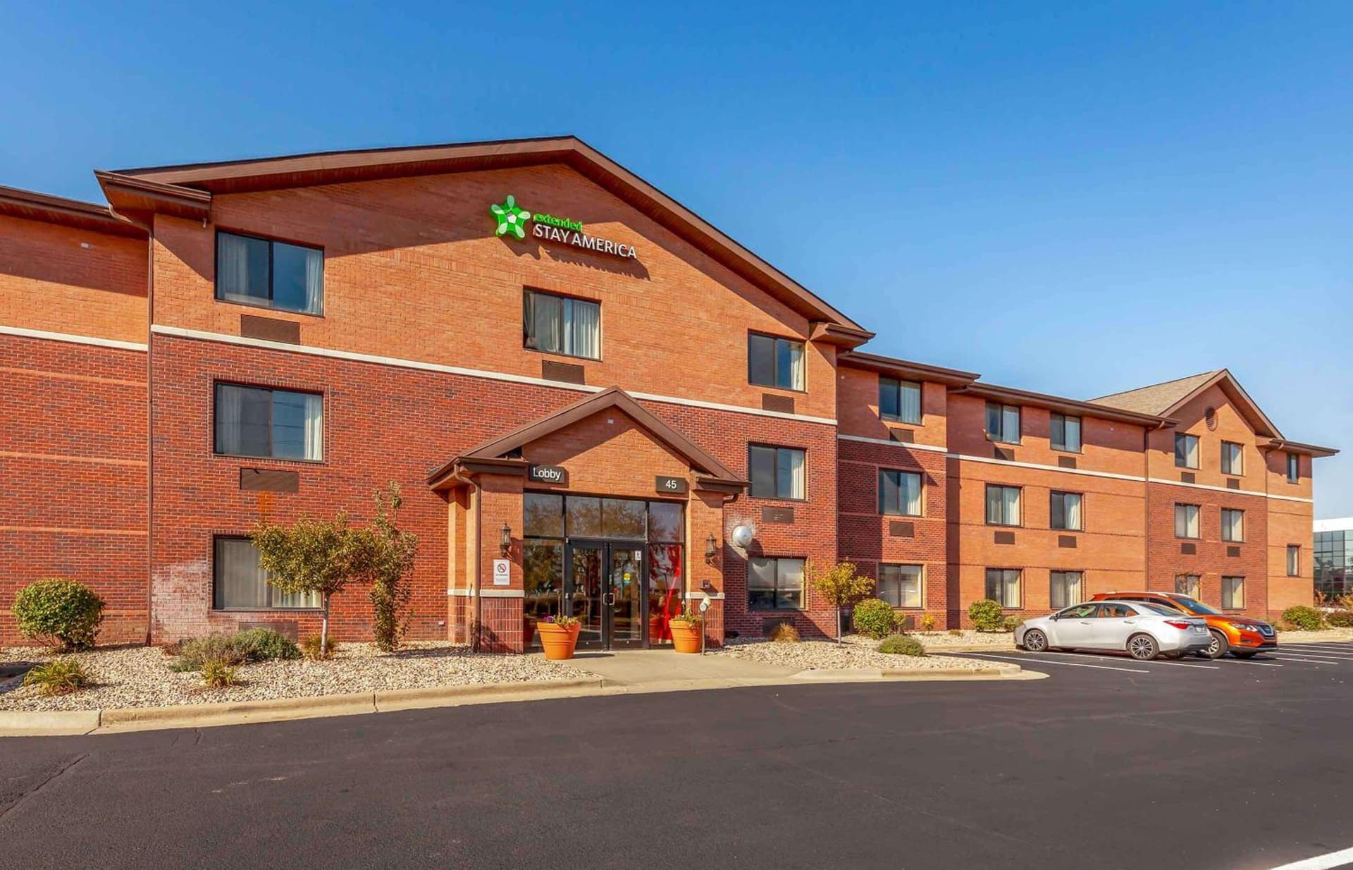 Extended Stay America Select Suites - Madison - Old Sauk Rd interior in Madison, WI — gallery photo 2