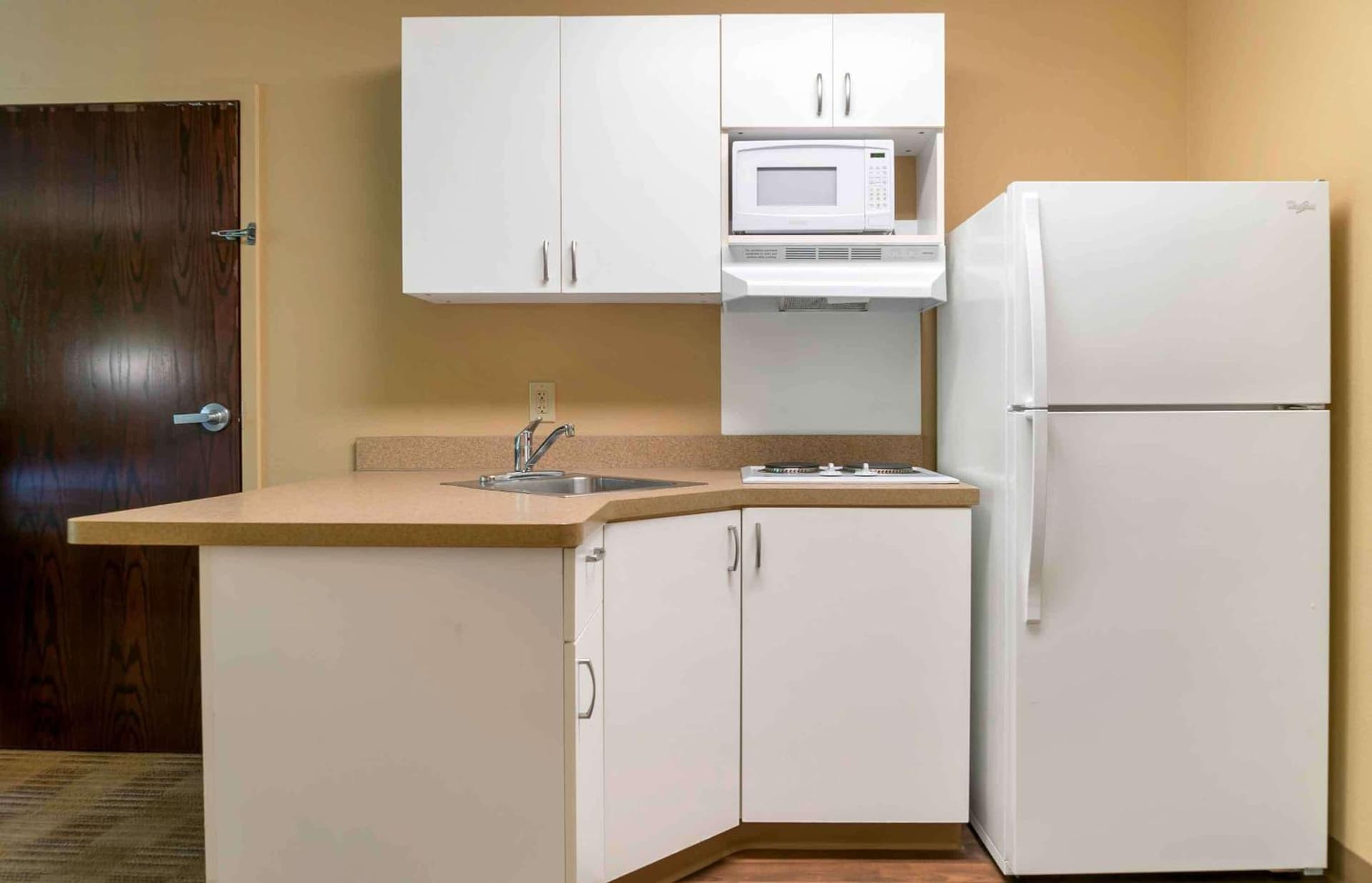 Extended Stay America Suites - Detroit - Canton interior in Canton — gallery photo 2