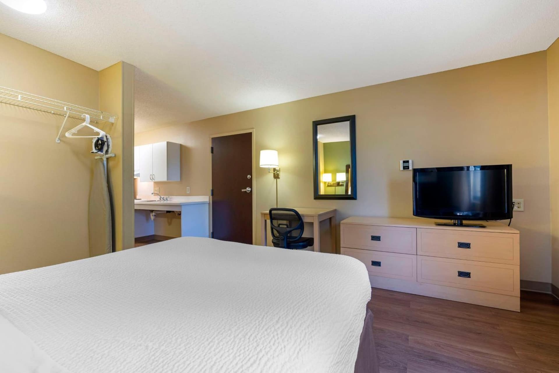 Extended Stay America Suites - Stockton - March Lane gallery photo in Stockton, CA — image 36