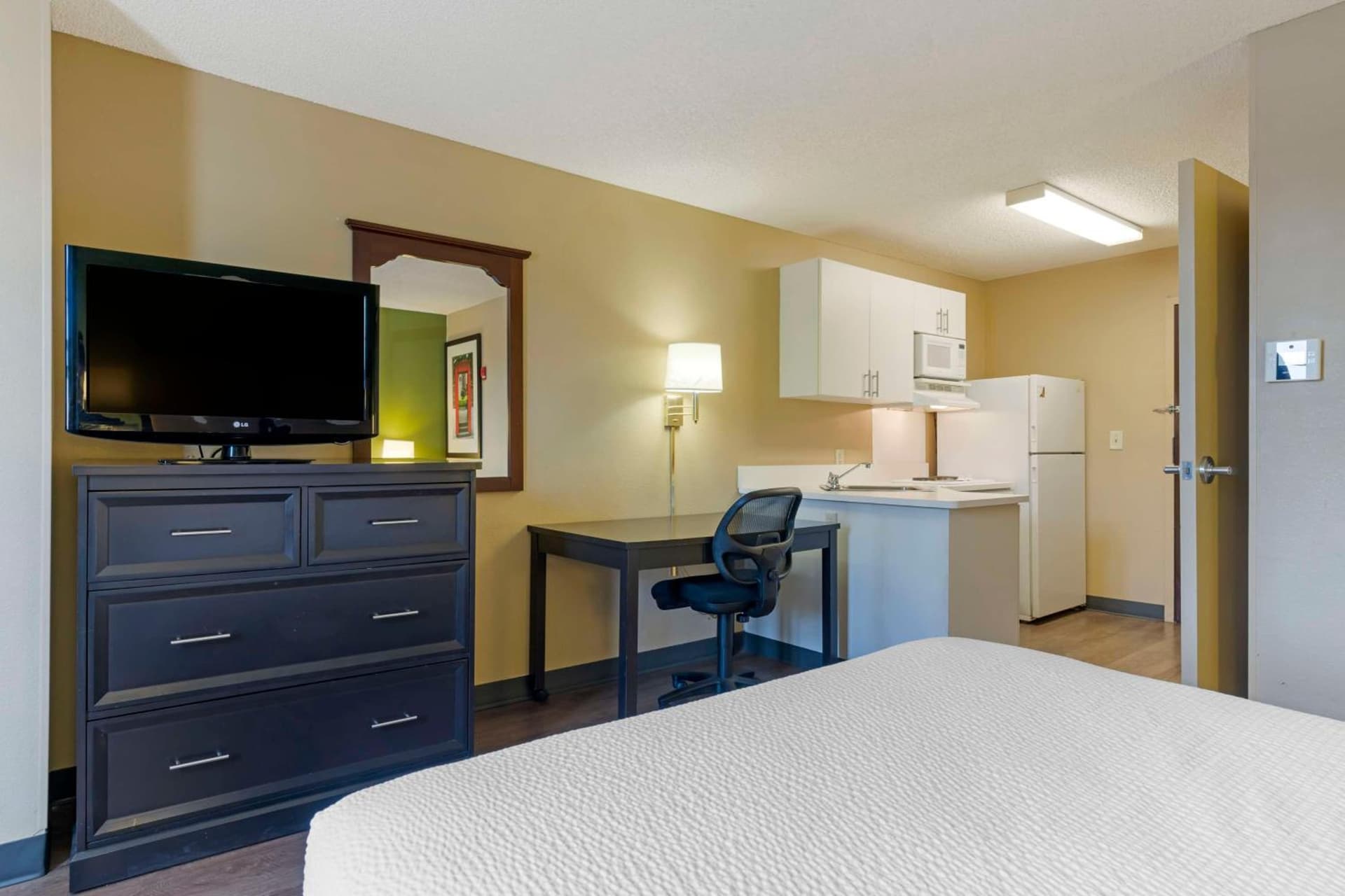 Extended Stay America Suites - Stockton - March Lane interior in Stockton, CA — gallery photo 2