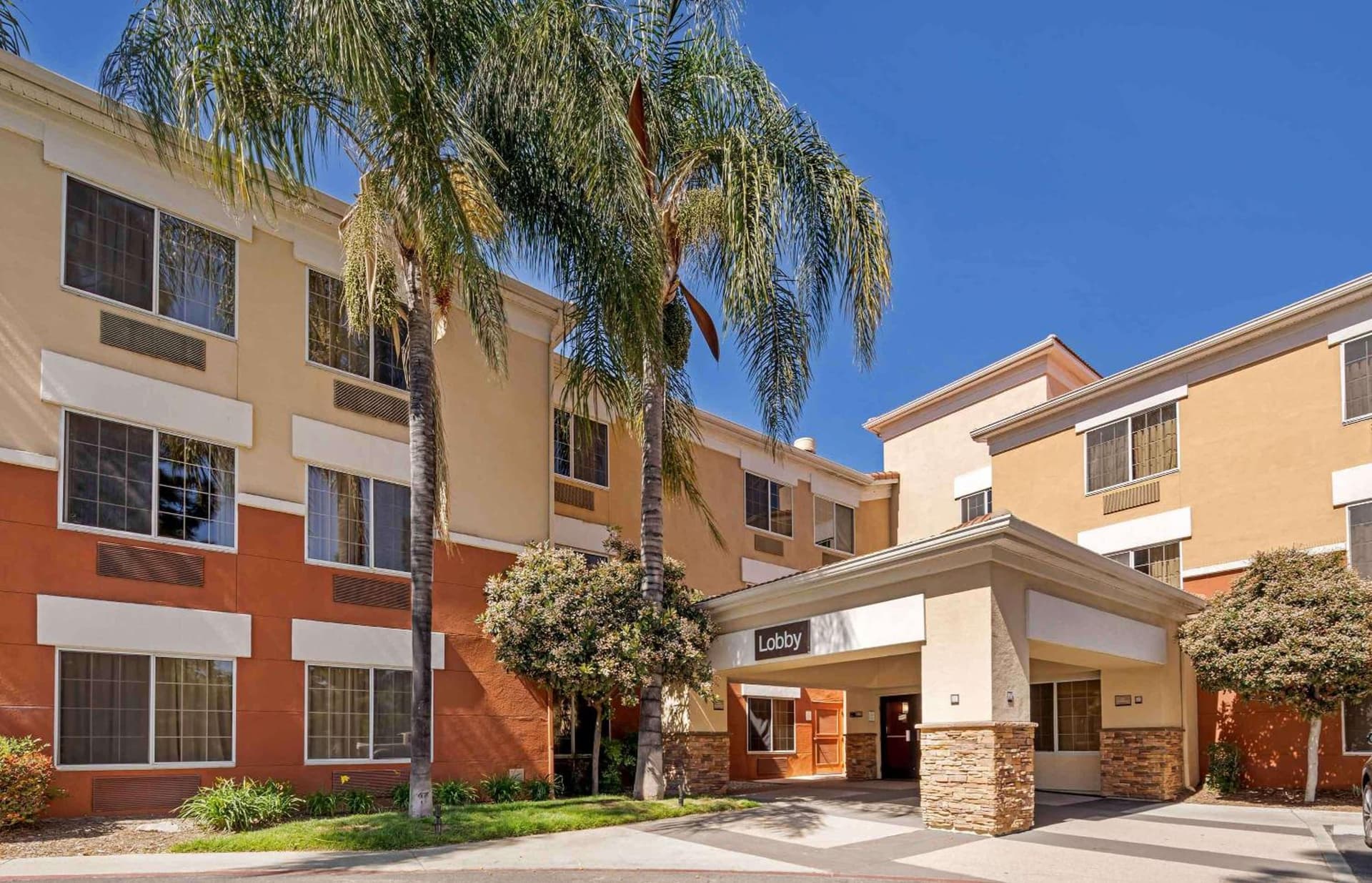 Extended Stay America Suites - Los Angeles - Glendale interior in Glendale, CA — gallery photo 2