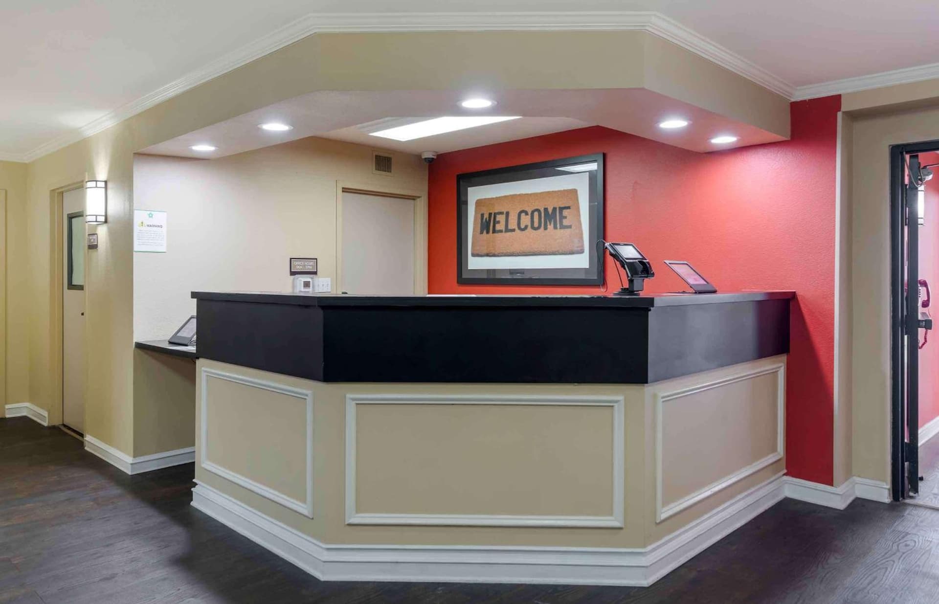 Extended Stay America Suites - Los Angeles - Glendale interior in Glendale, CA — gallery photo 2