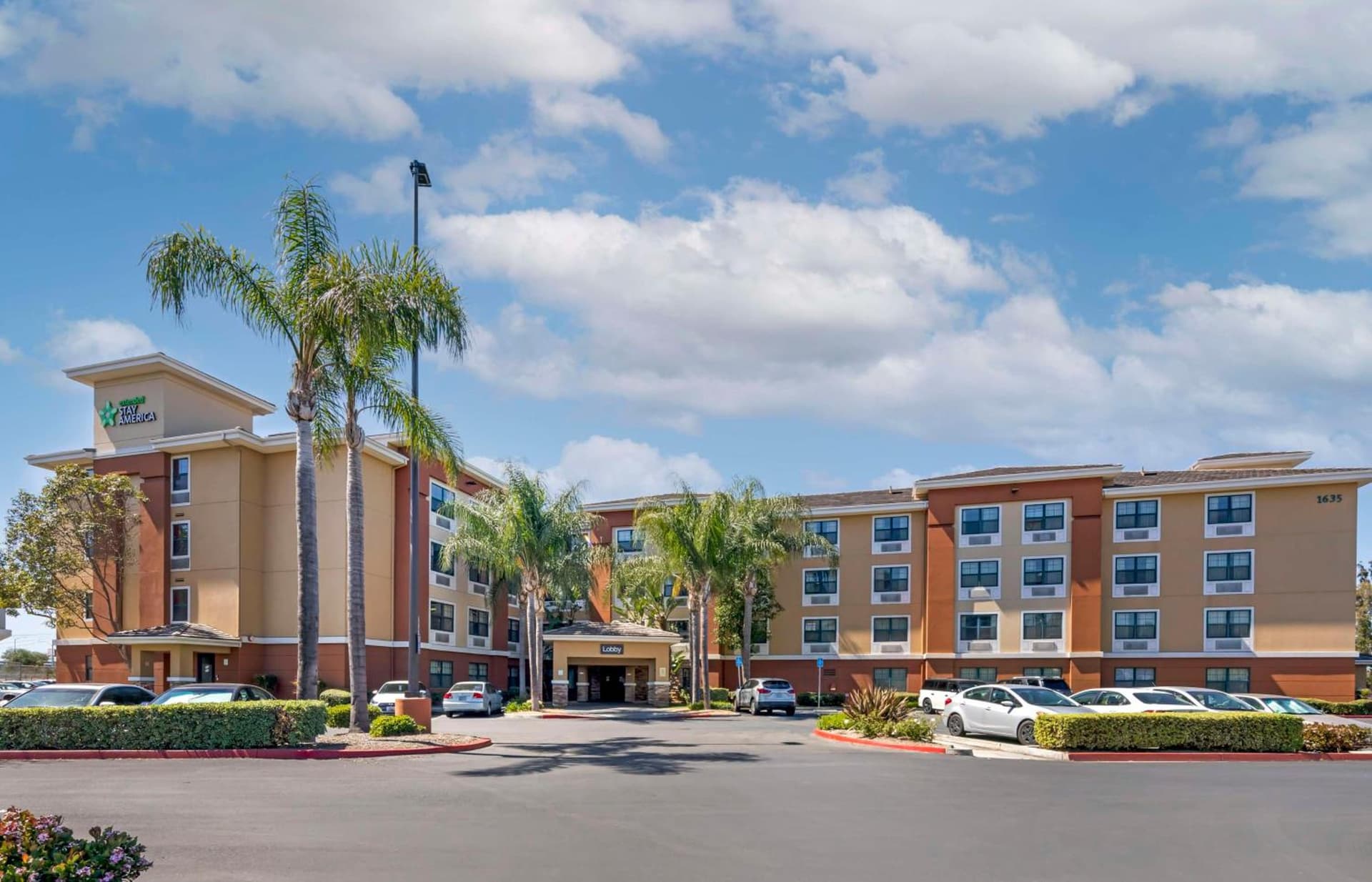 Extended Stay America Suites - Orange County - Katella Ave interior in Orange, CA — gallery photo 2