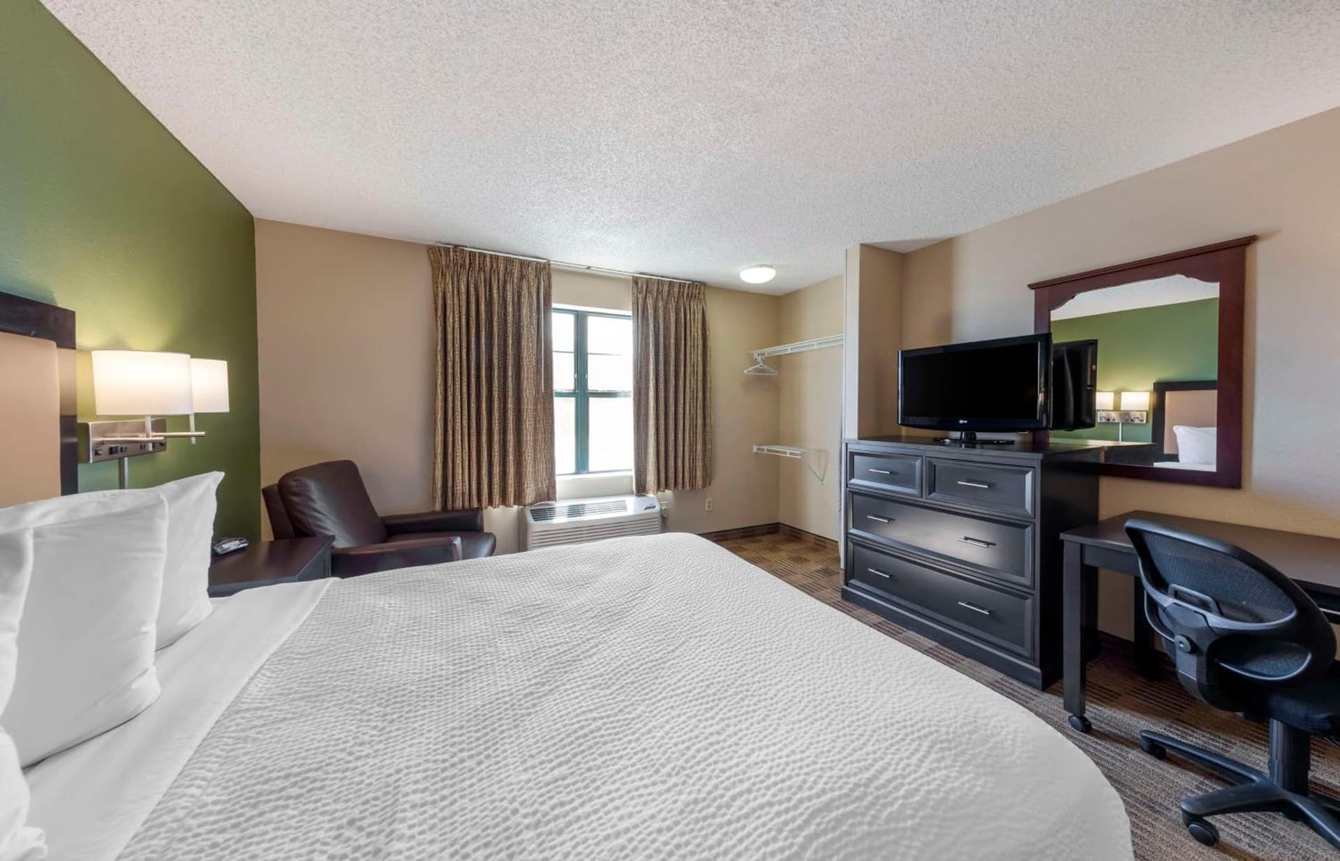 Extended Stay America Suites - Orange County - Katella Ave gallery photo in Orange, CA — image 25