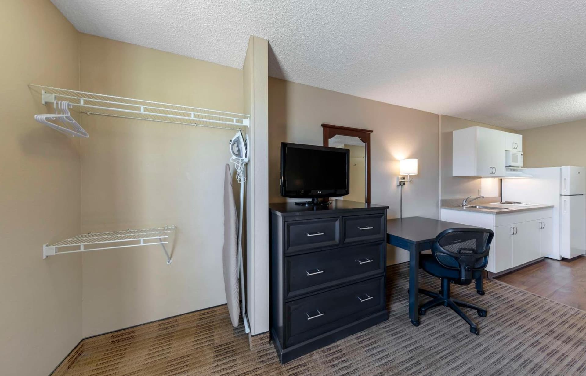 Extended Stay America Suites - Orange County - Katella Ave gallery photo in Orange, CA — image 37