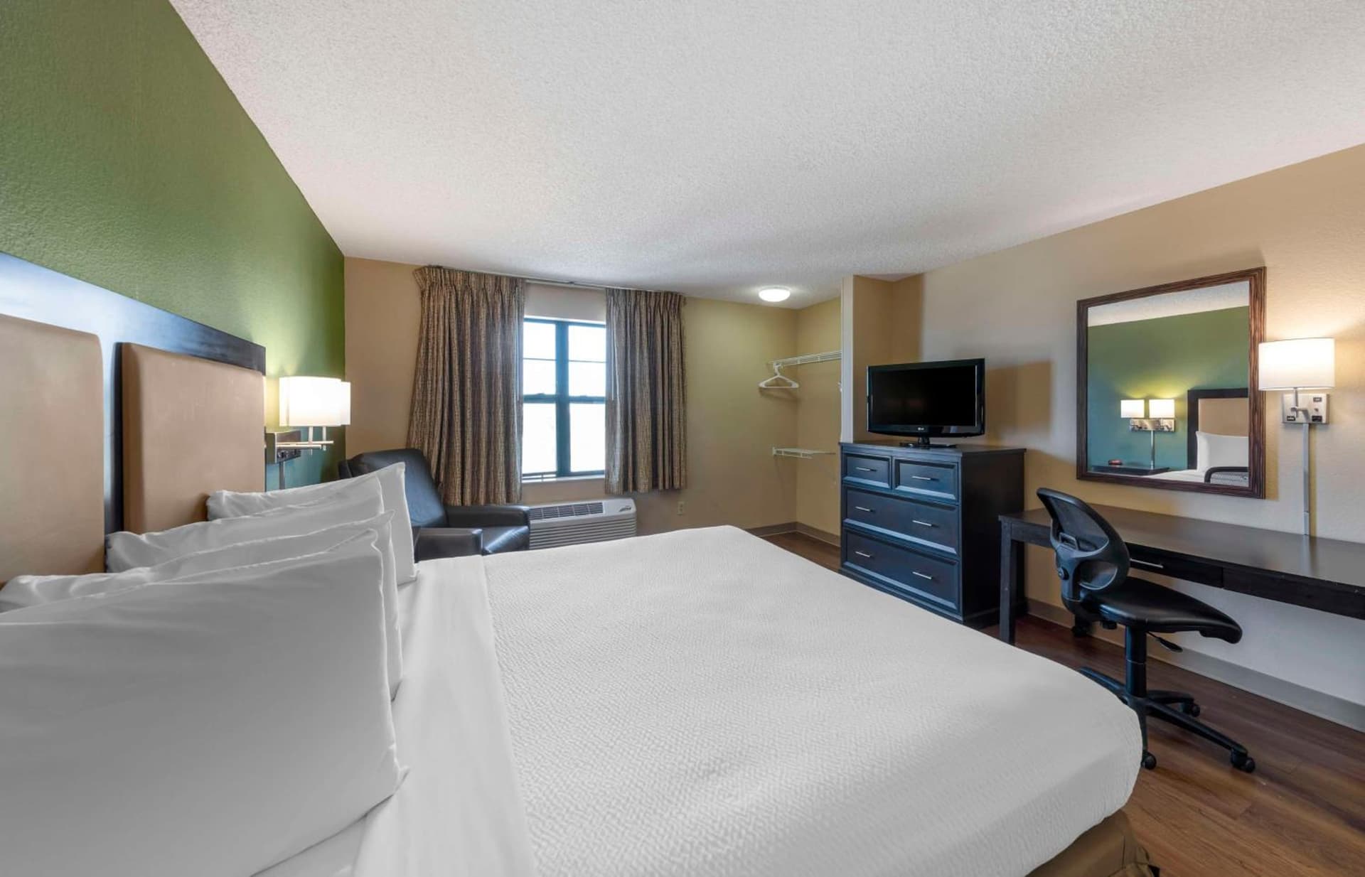 Extended Stay America Suites - Orange County - Katella Ave gallery photo in Orange, CA — image 21