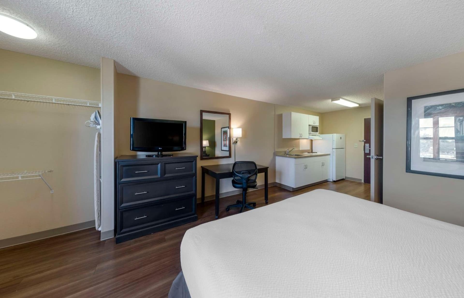 Extended Stay America Suites - Orange County - Katella Ave gallery photo in Orange, CA — image 41