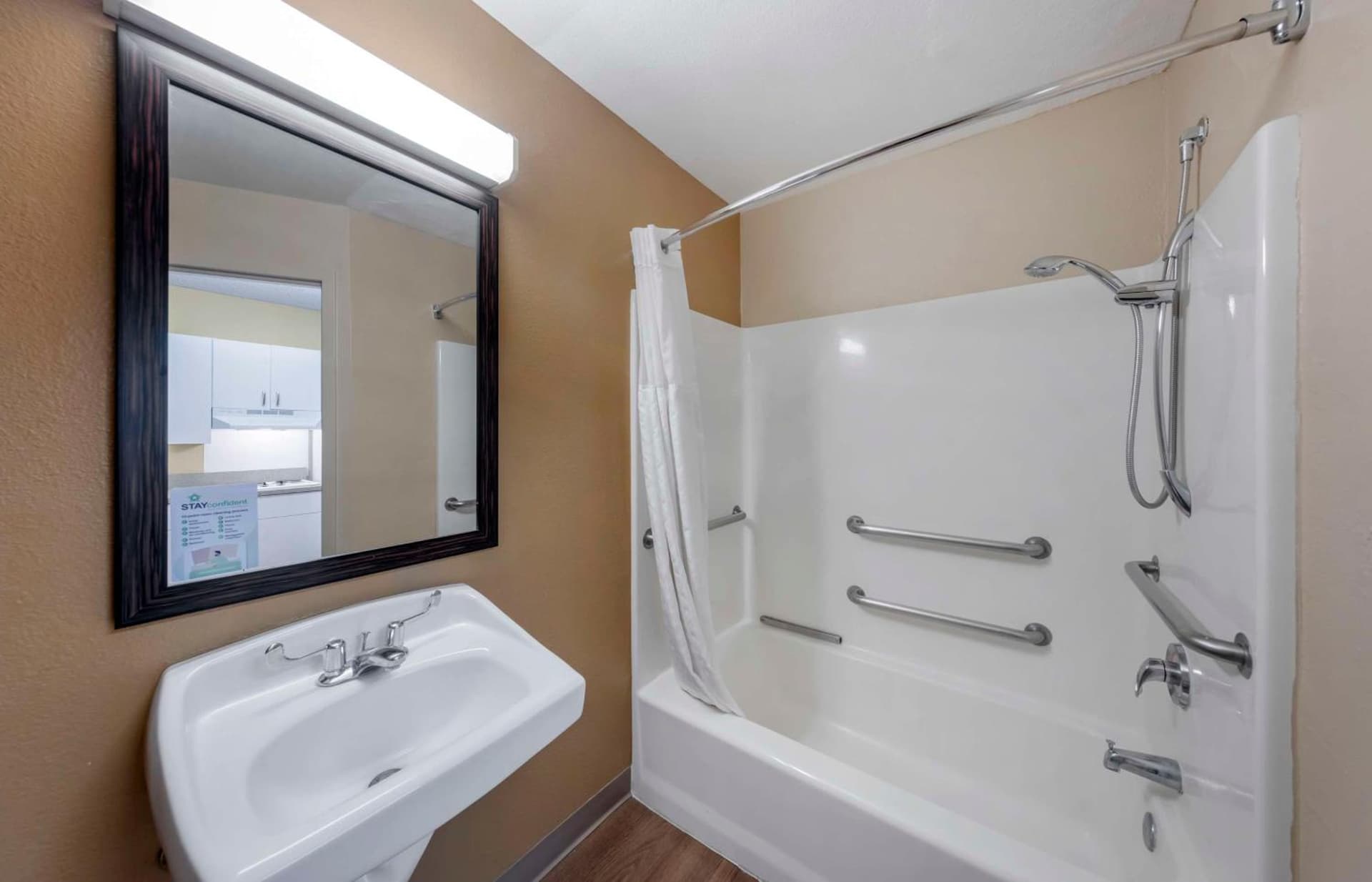 Extended Stay America Suites - Orange County - Katella Ave gallery photo in Orange, CA — image 17