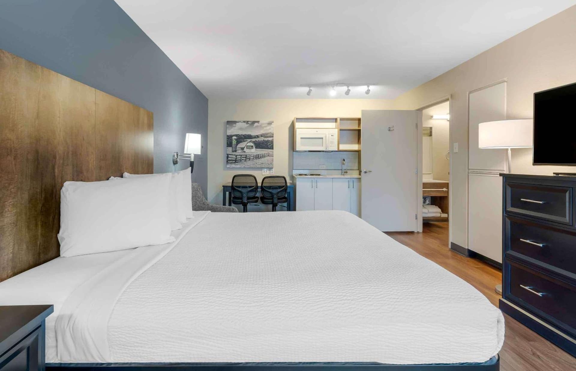 Extended Stay America Suites - San Francisco - San Mateo - SFO gallery photo in San Mateo, CA — image 9