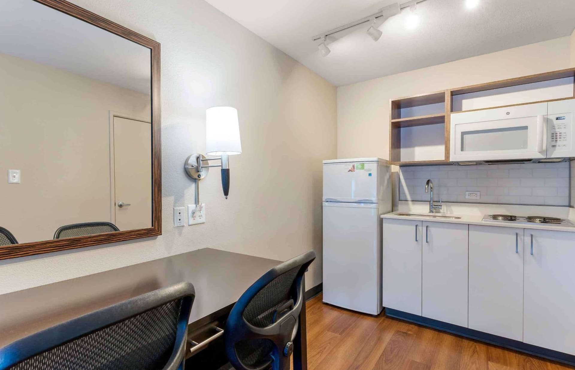Extended Stay America Suites - San Francisco - San Mateo - SFO gallery photo in San Mateo, CA — image 17