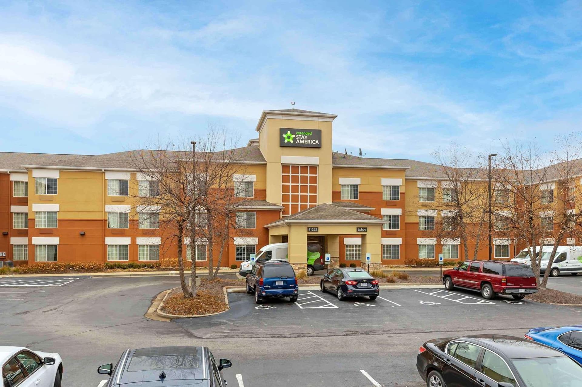 Extended Stay America Select Suites - St Louis - Airport - Central interior in Bridgeton, MO — gallery photo 2