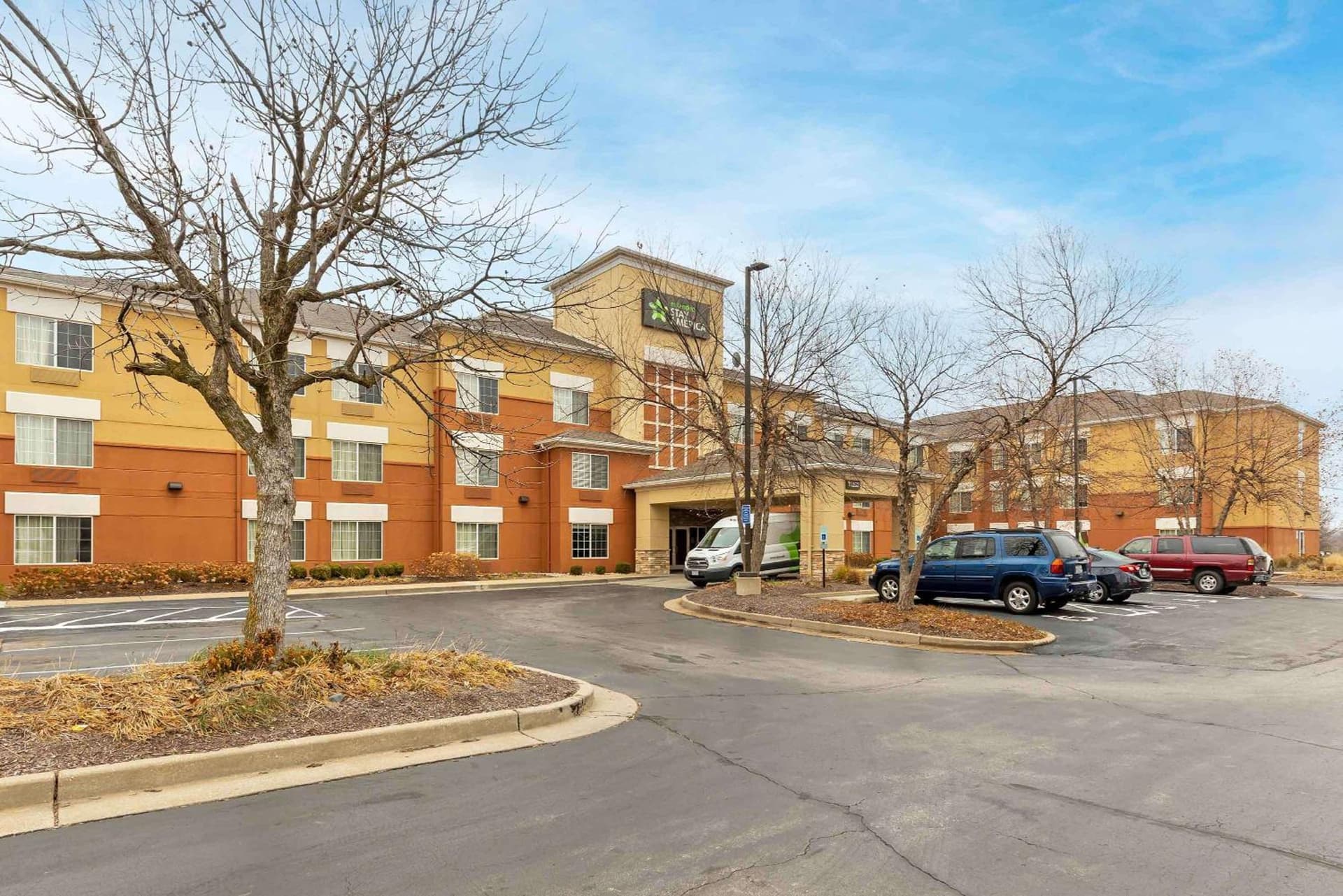 Extended Stay America Select Suites - St Louis - Airport - Central property views in Bridgeton, MO — gallery photo 3