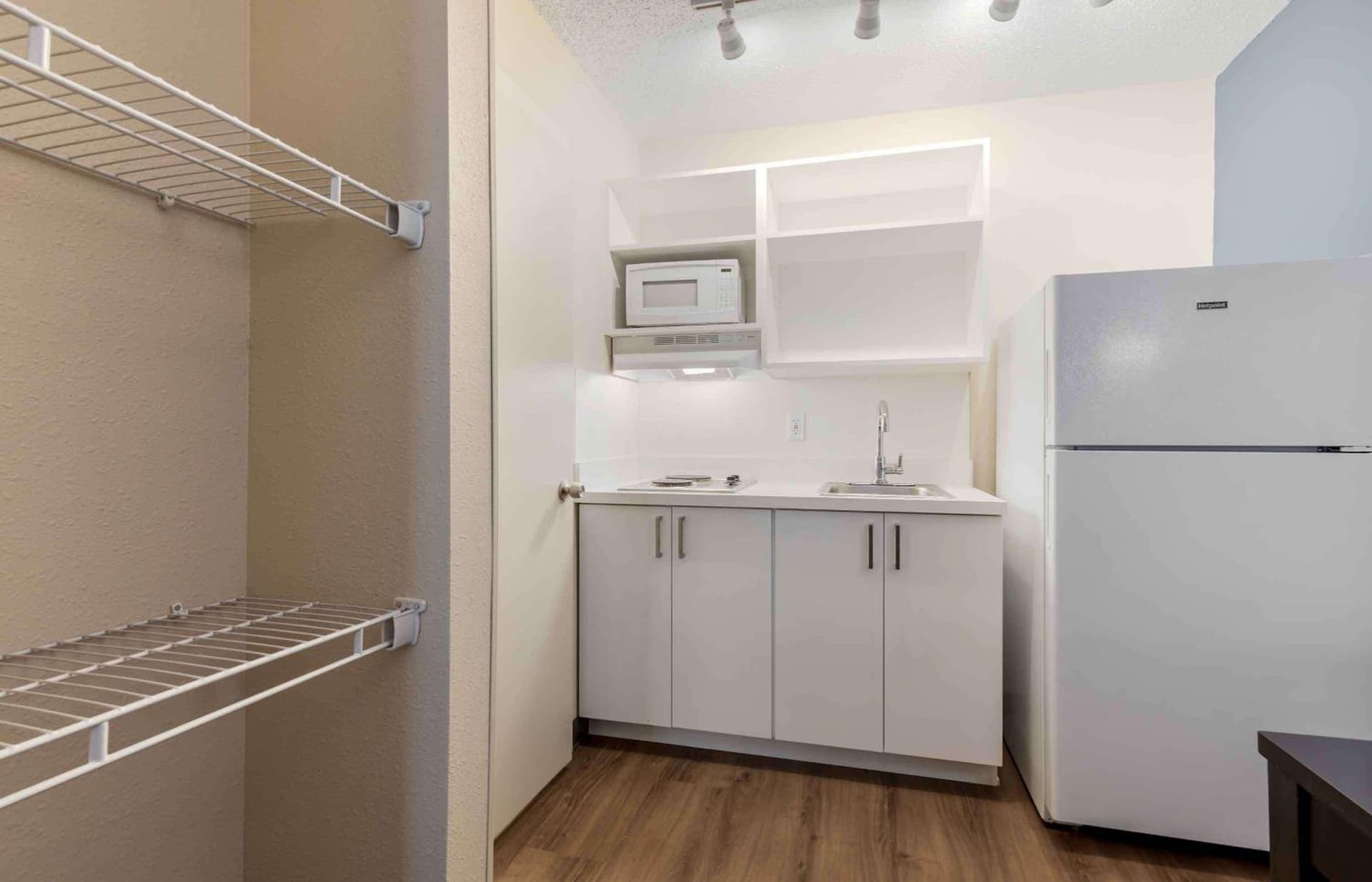 Extended Stay America Suites - Dallas - Coit Road gallery photo in Dallas, TX — image 44