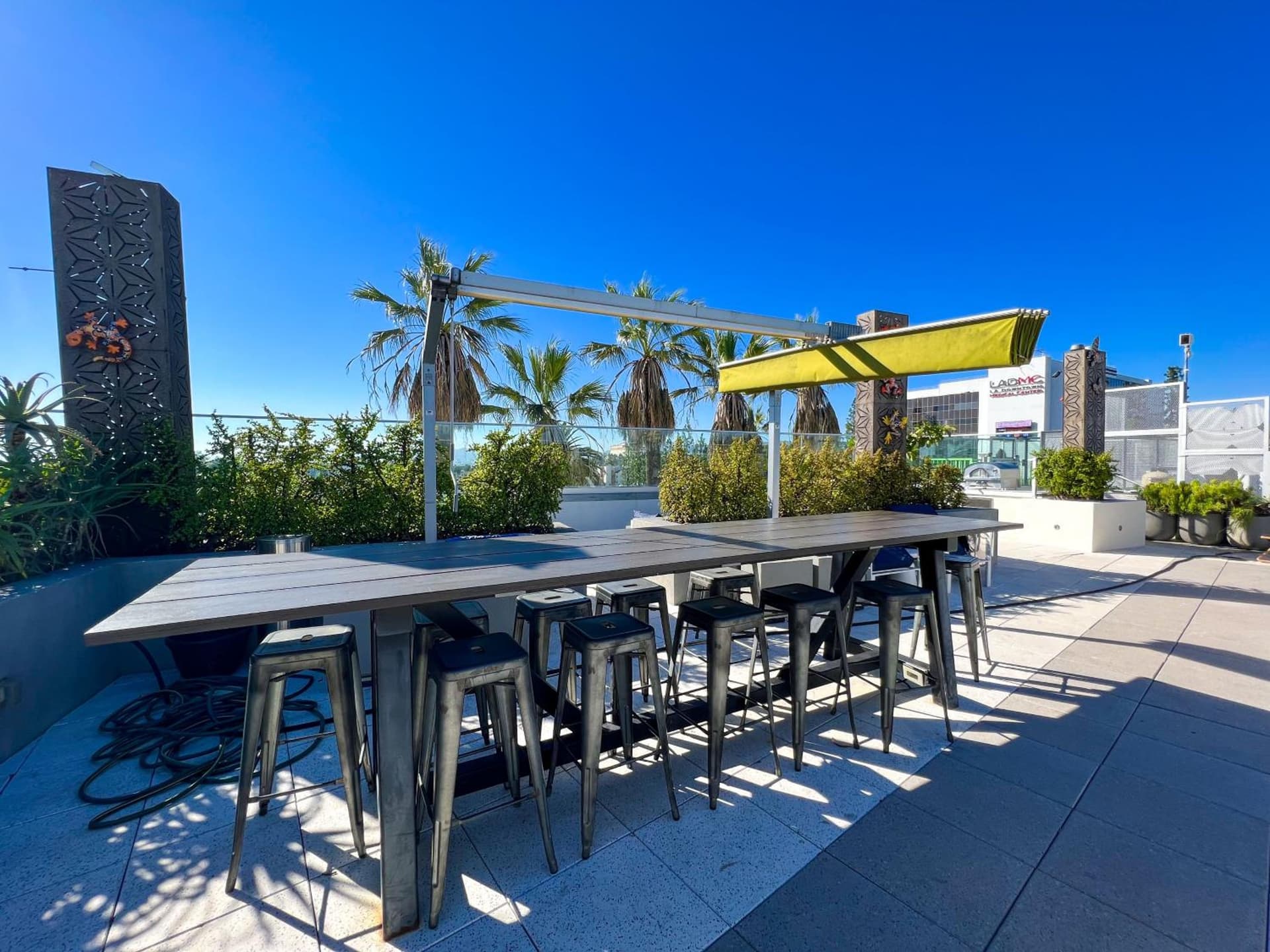 LUXURY LA PENTHOUSE PRIME LOCATION Min from HOLLYWOOD and DOWNTOWN property views in Los Angeles, CA — gallery photo 3