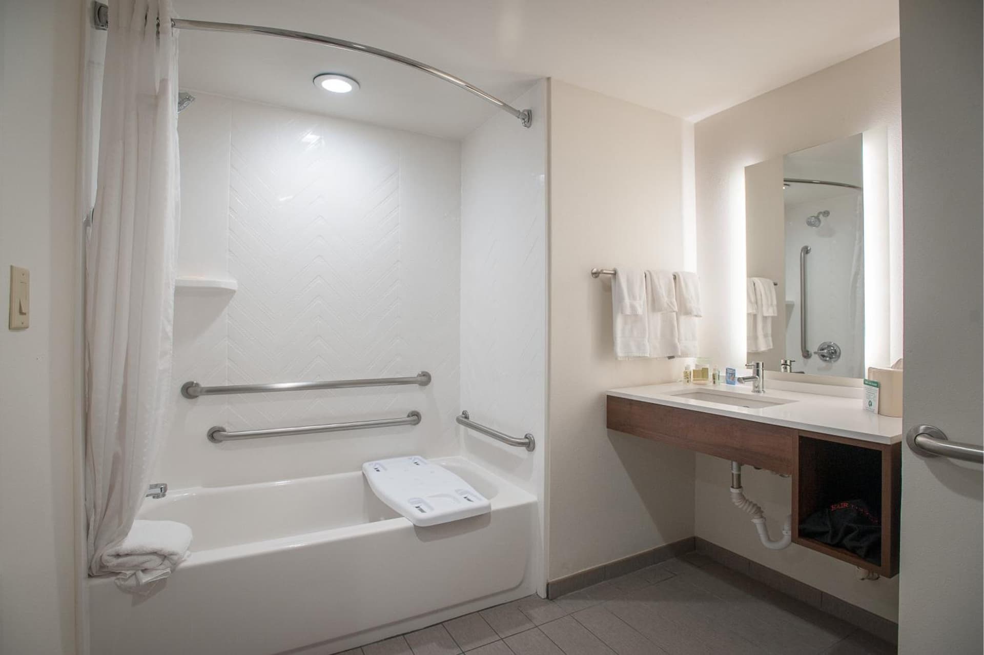 Holiday Inn Pensacola - University Area by IHG gallery photo in Pensacola, FL — image 46