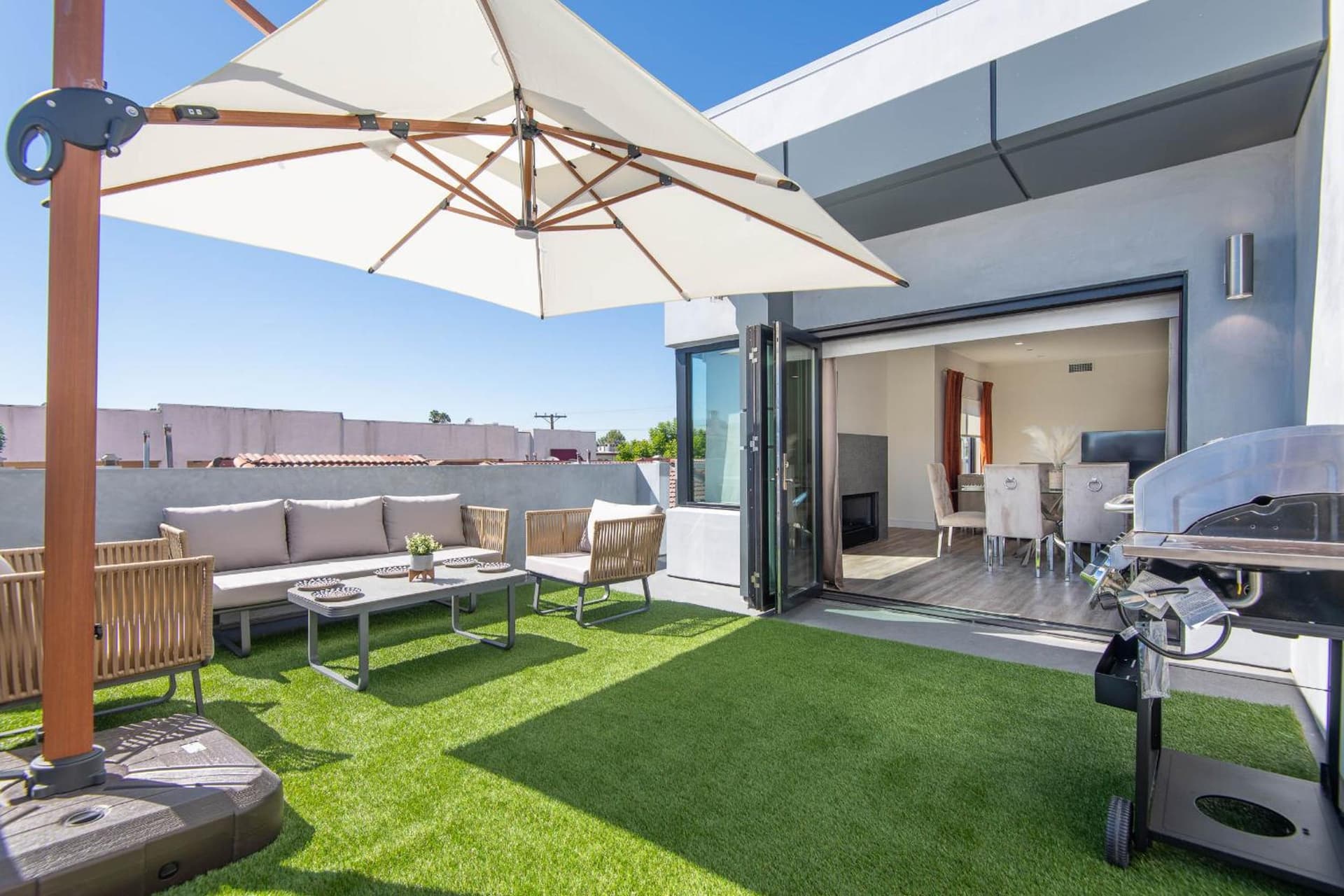 Regency Modern Apartments property views in Los Angeles, CA — gallery photo 3