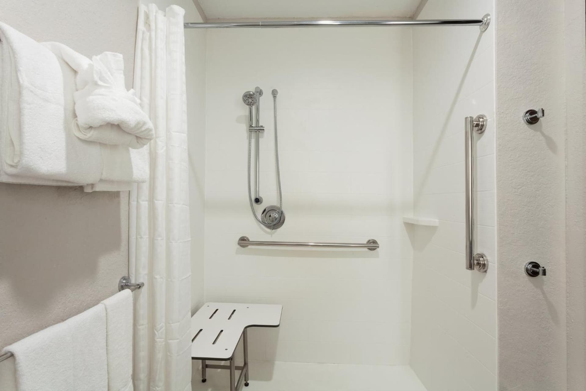 Holiday Inn Express Hotel & Suites Fort Lauderdale Airport/Cruise Port by IHG gallery photo in Fort Lauderdale, FL — image 19