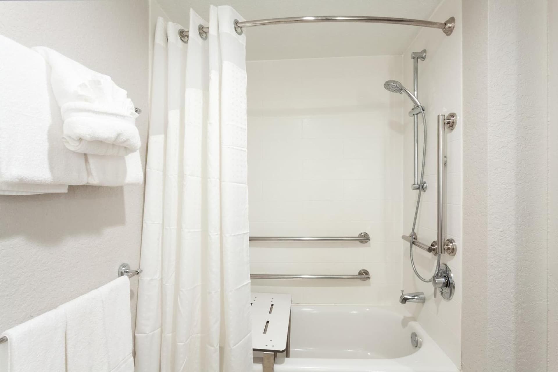 Holiday Inn Express Hotel & Suites Fort Lauderdale Airport/Cruise Port by IHG gallery photo in Fort Lauderdale, FL — image 11